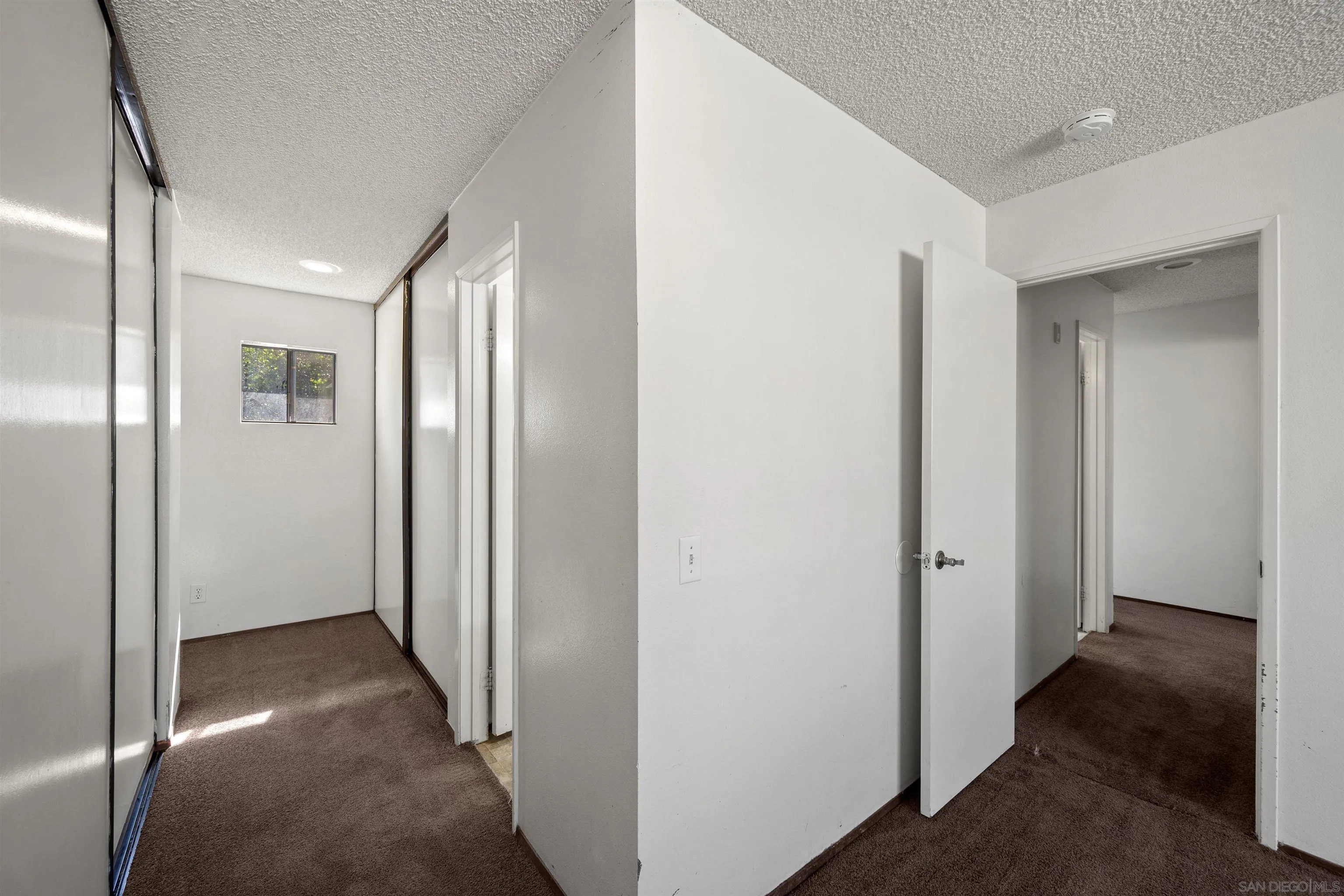 https://cdn.realtyfeed.com/cdn/127/220026935/0ab58178dcca14c9c392d375653df332.webp