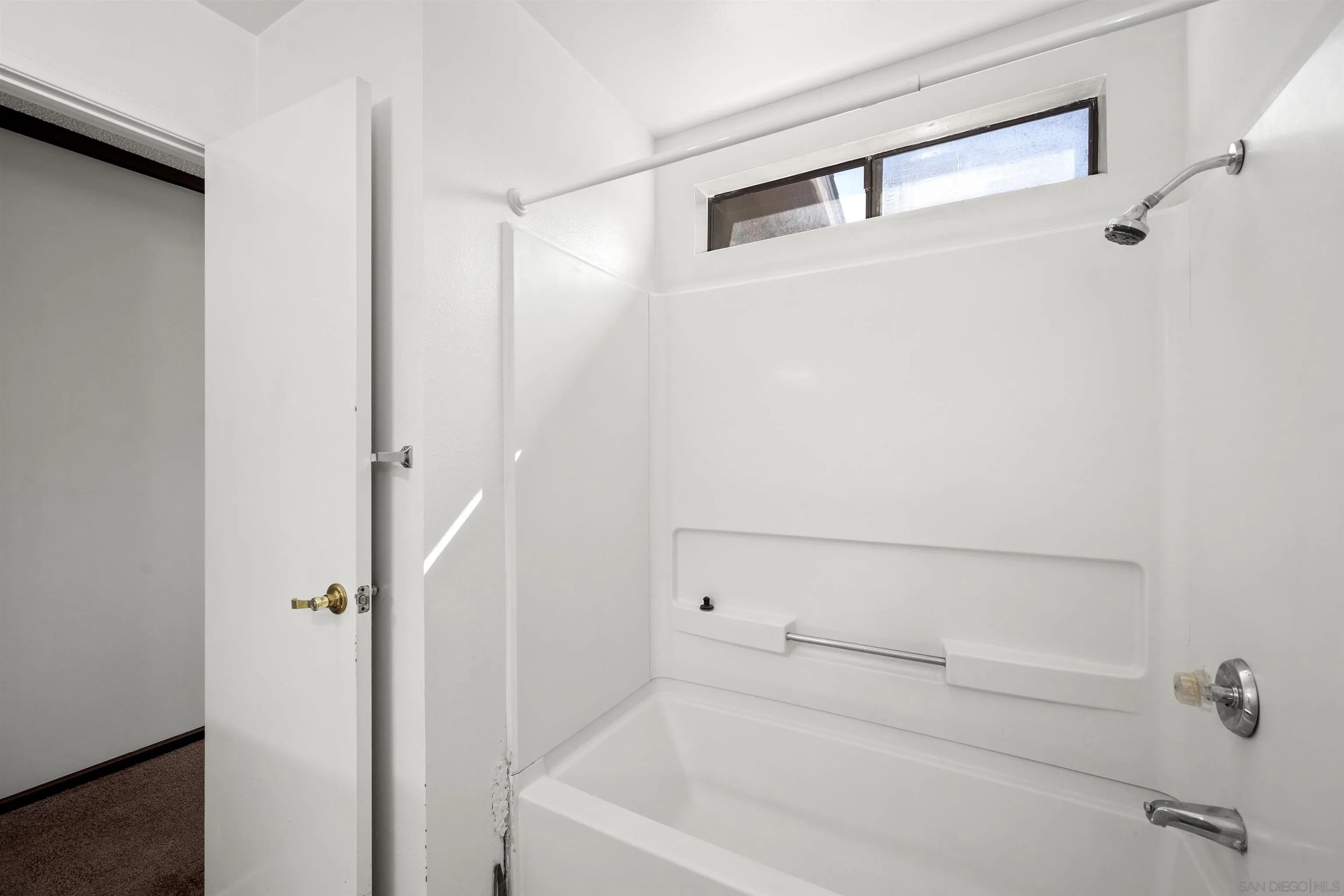 https://cdn.realtyfeed.com/cdn/127/220026935/999a774a32f3f49890d47c520cadb5db.webp