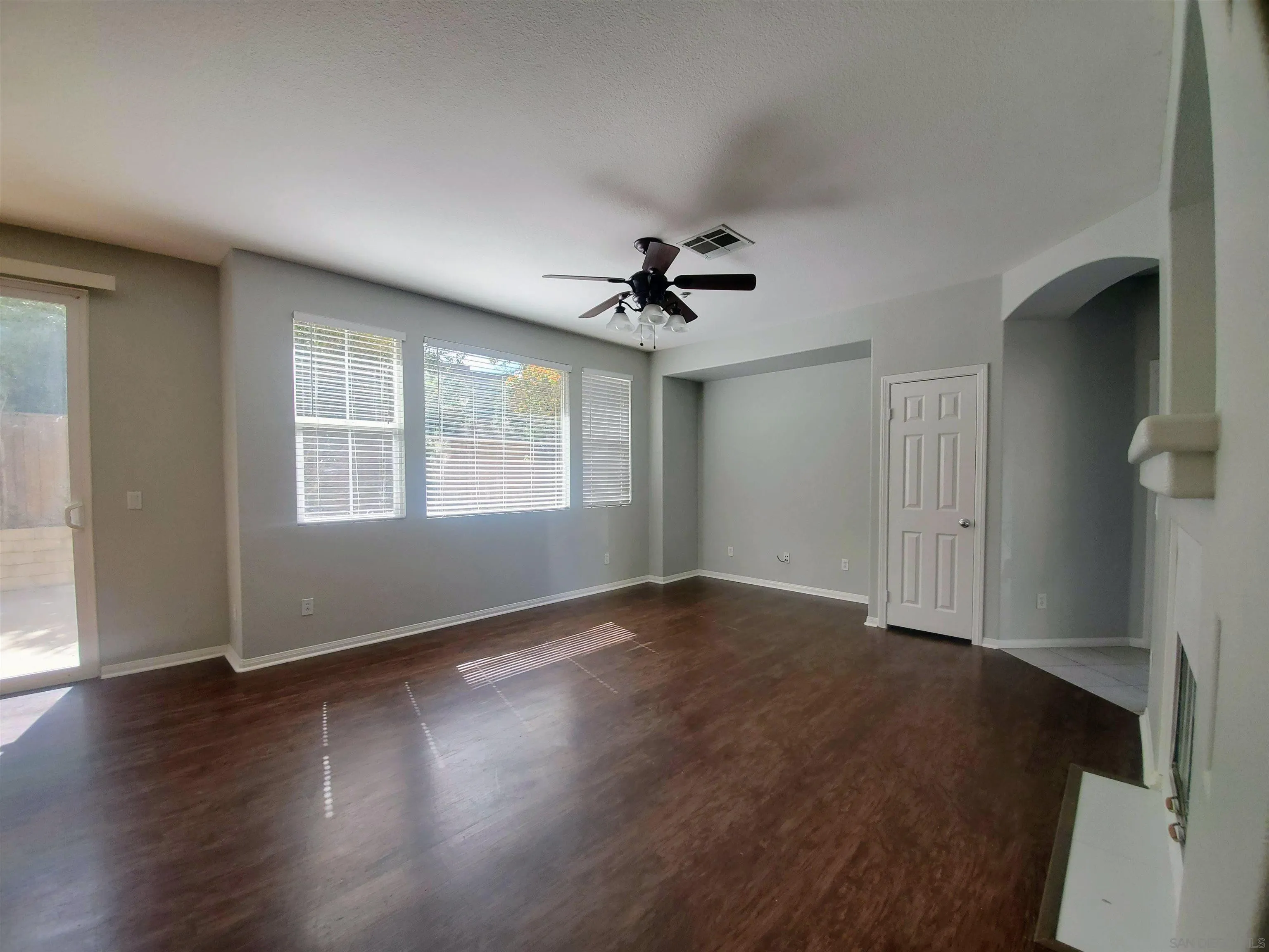 https://cdn.realtyfeed.com/cdn/127/220027151/098fa7345d1ef4aa78387b770c9ba8ff.webp