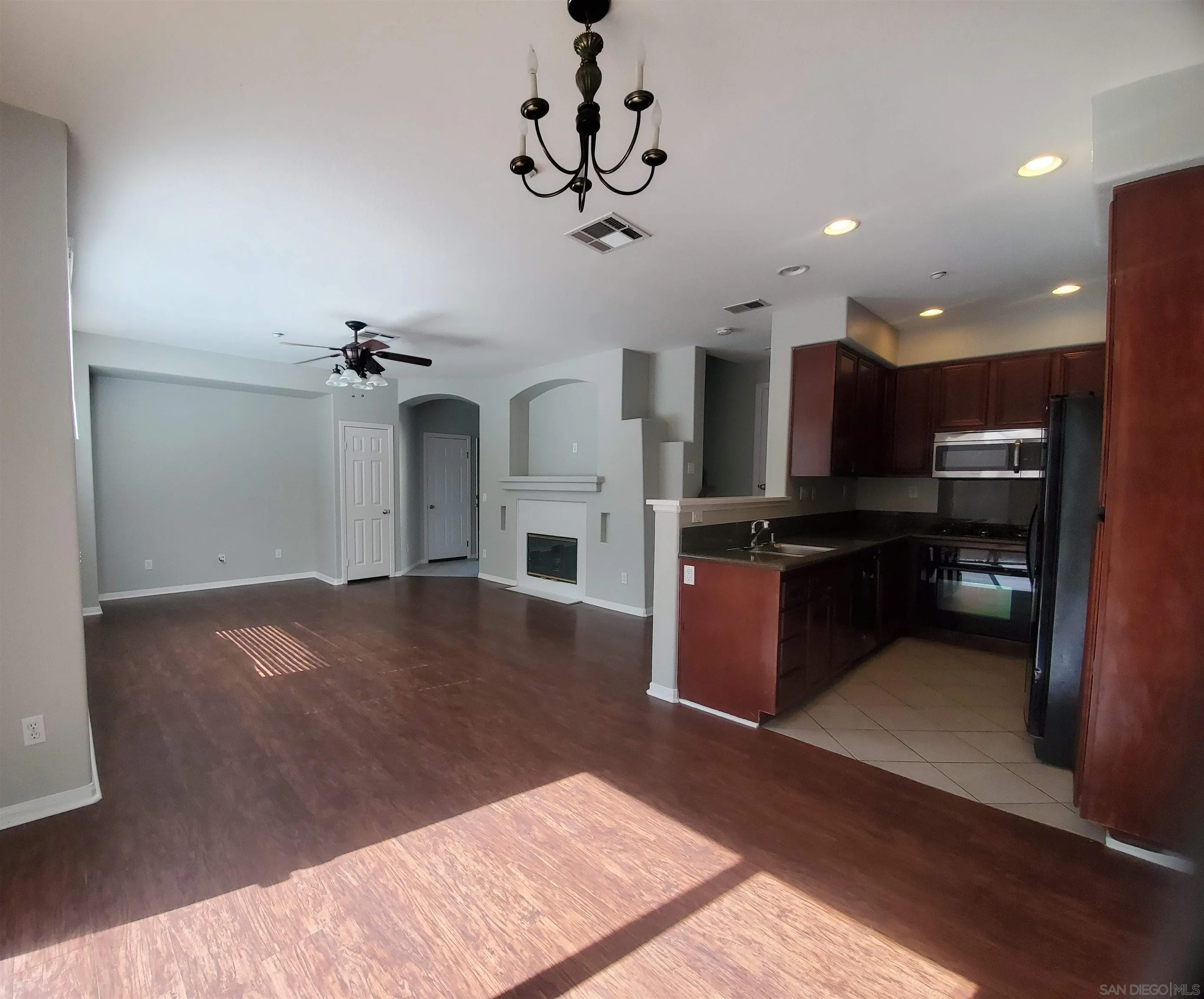 https://cdn.realtyfeed.com/cdn/127/220027151/196b34cb1f1e335c5e5d4a5e6d4c0eaf.webp