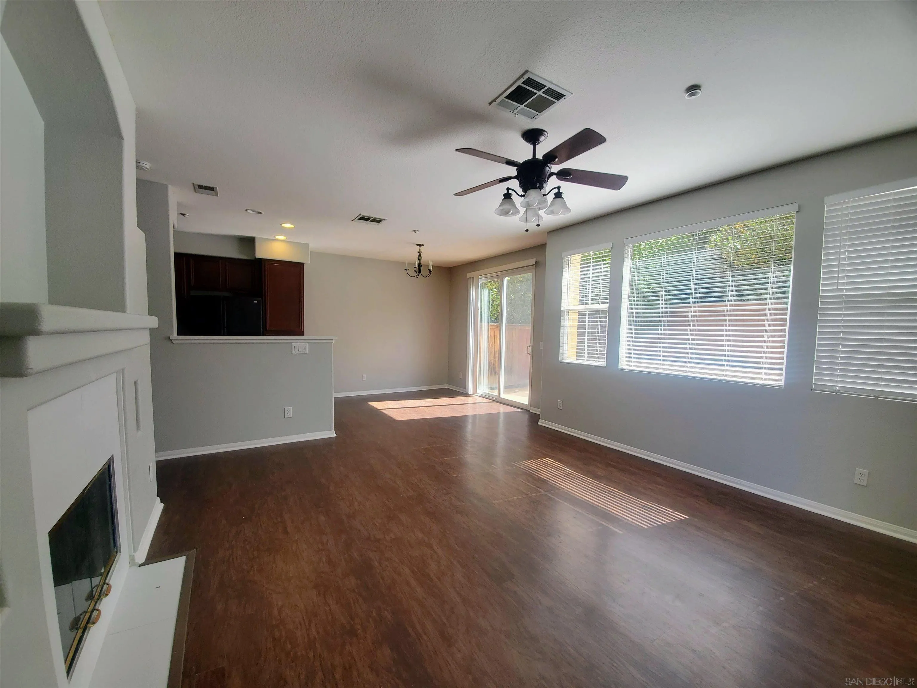 https://cdn.realtyfeed.com/cdn/127/220027151/841aeef0a9bc8c8f76a9722a5f650195.webp