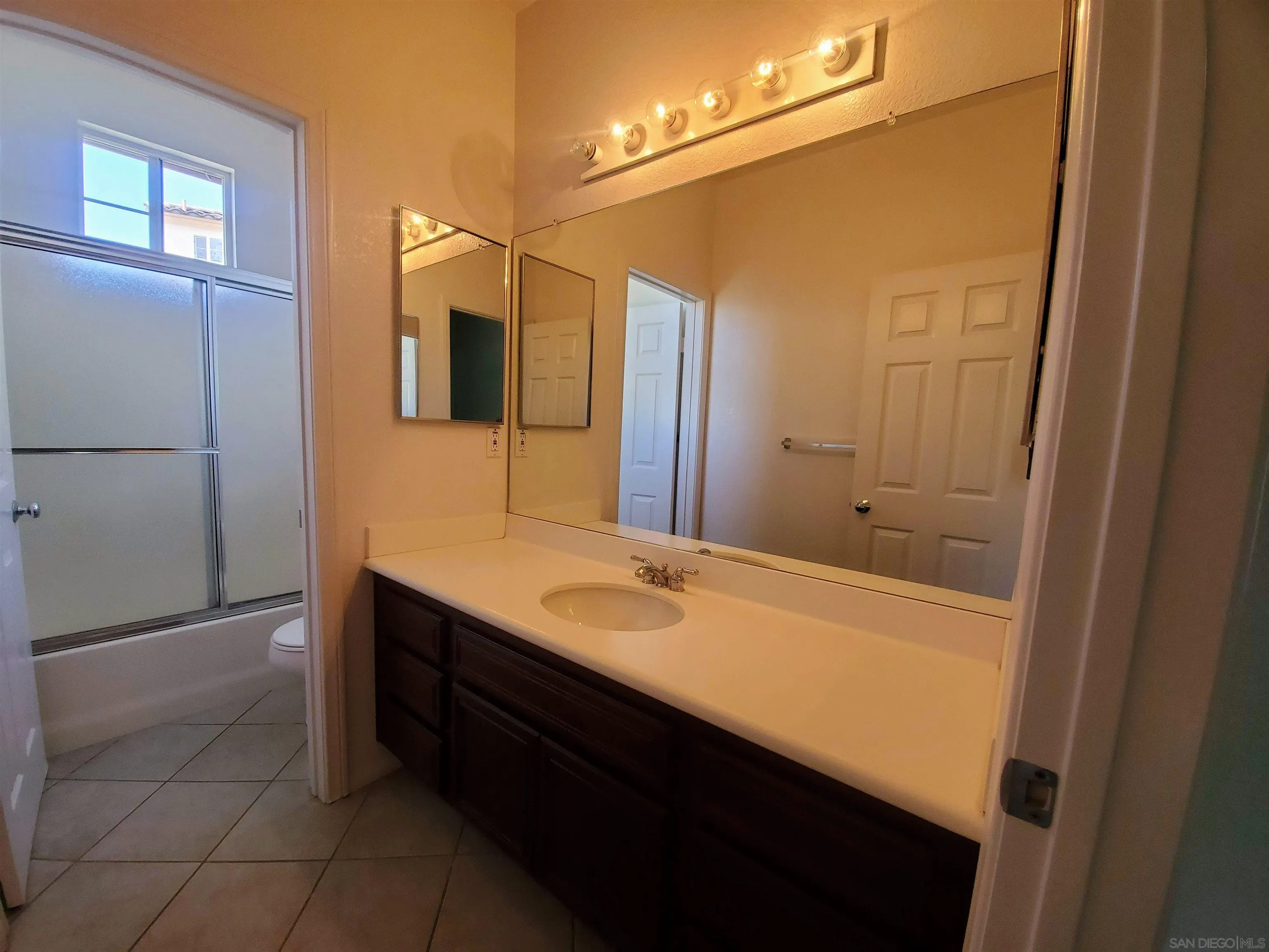 https://cdn.realtyfeed.com/cdn/127/220027151/97d78faf3d7b826a977916543e842d48.webp