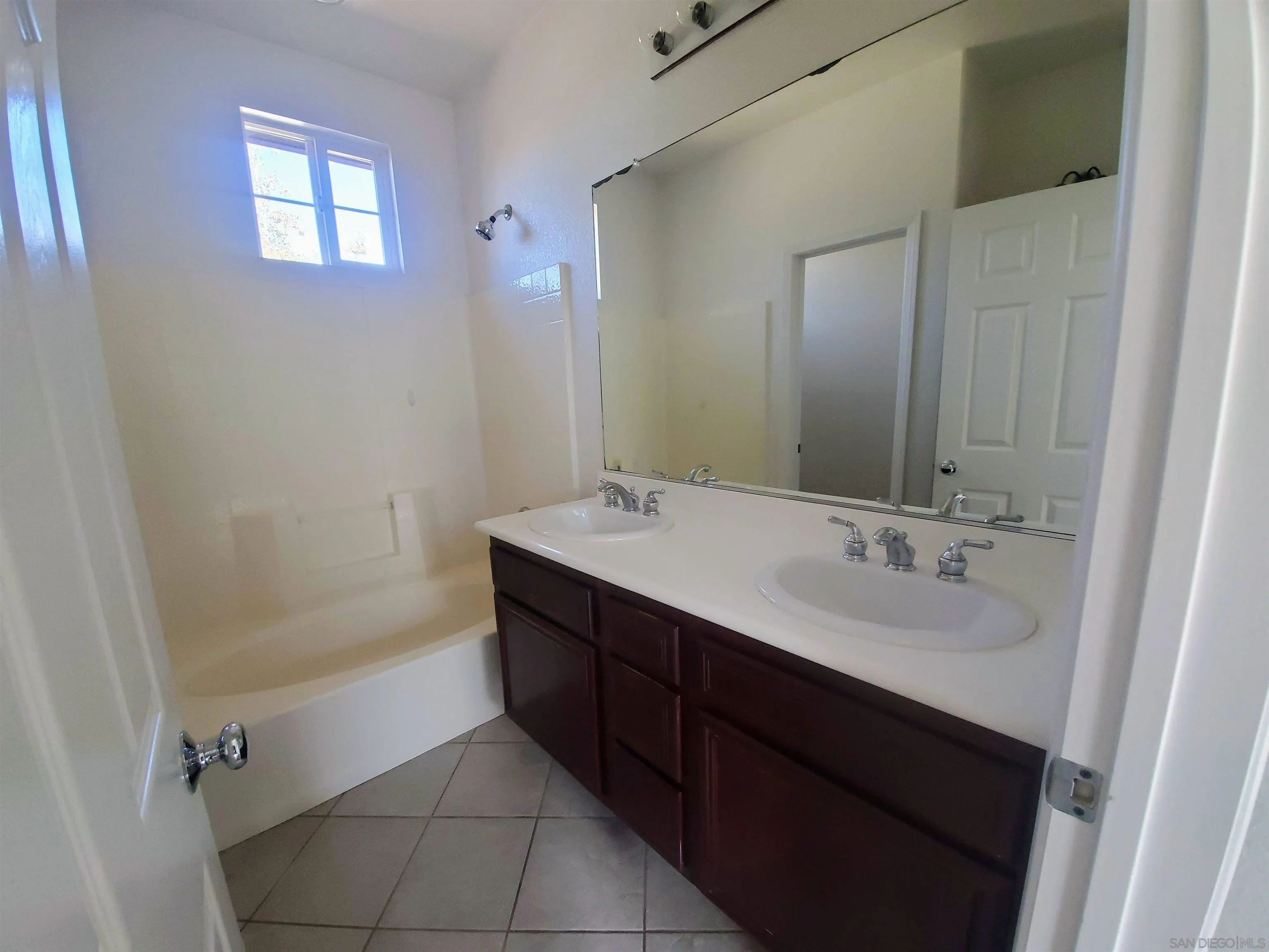 https://cdn.realtyfeed.com/cdn/127/220027151/de23d3596f60b5d65d2d4cc9673e2d65.webp