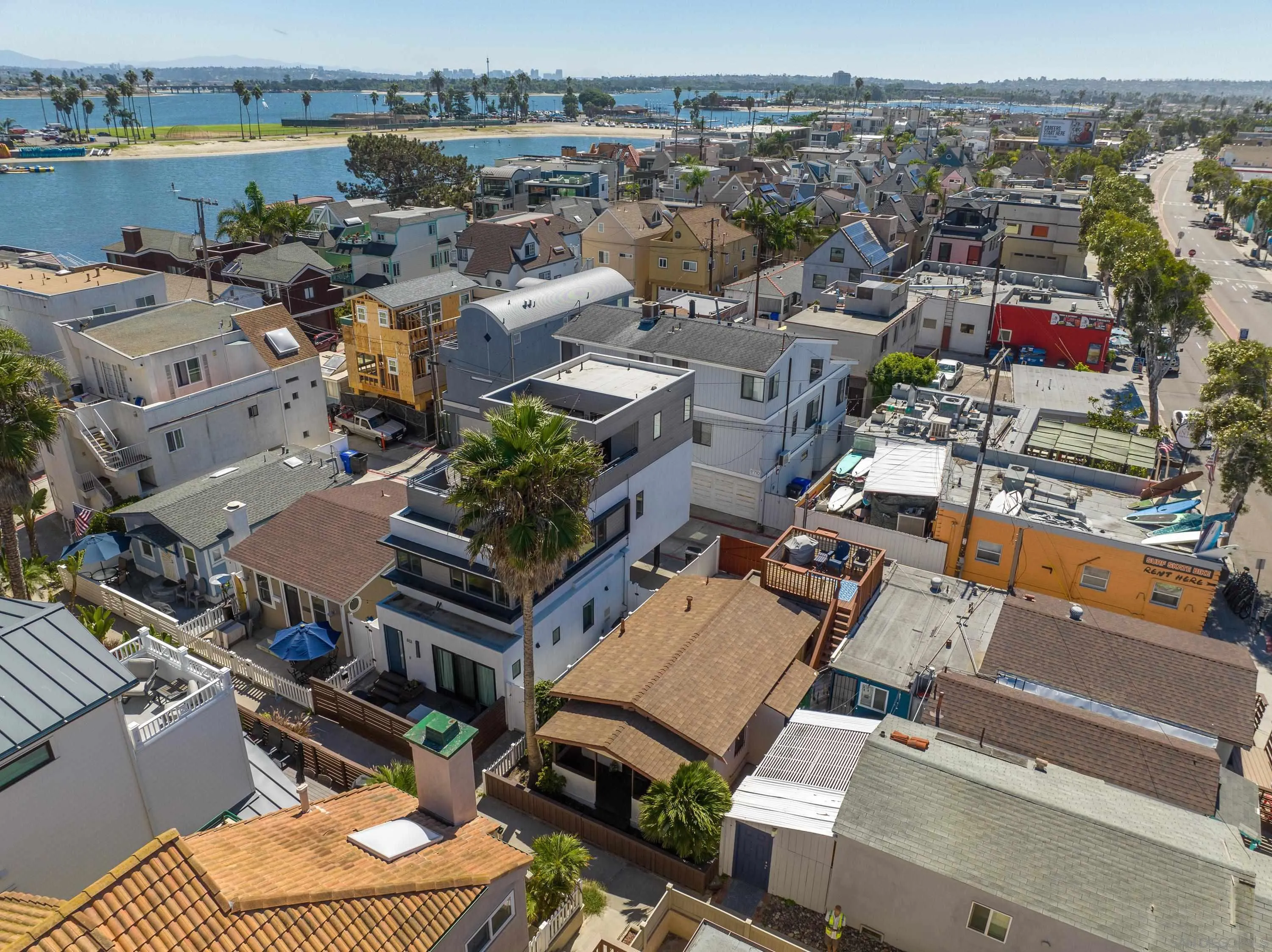https://cdn.realtyfeed.com/cdn/127/220027179/e7091b5142d7470d47b990c2d0e6508e.webp