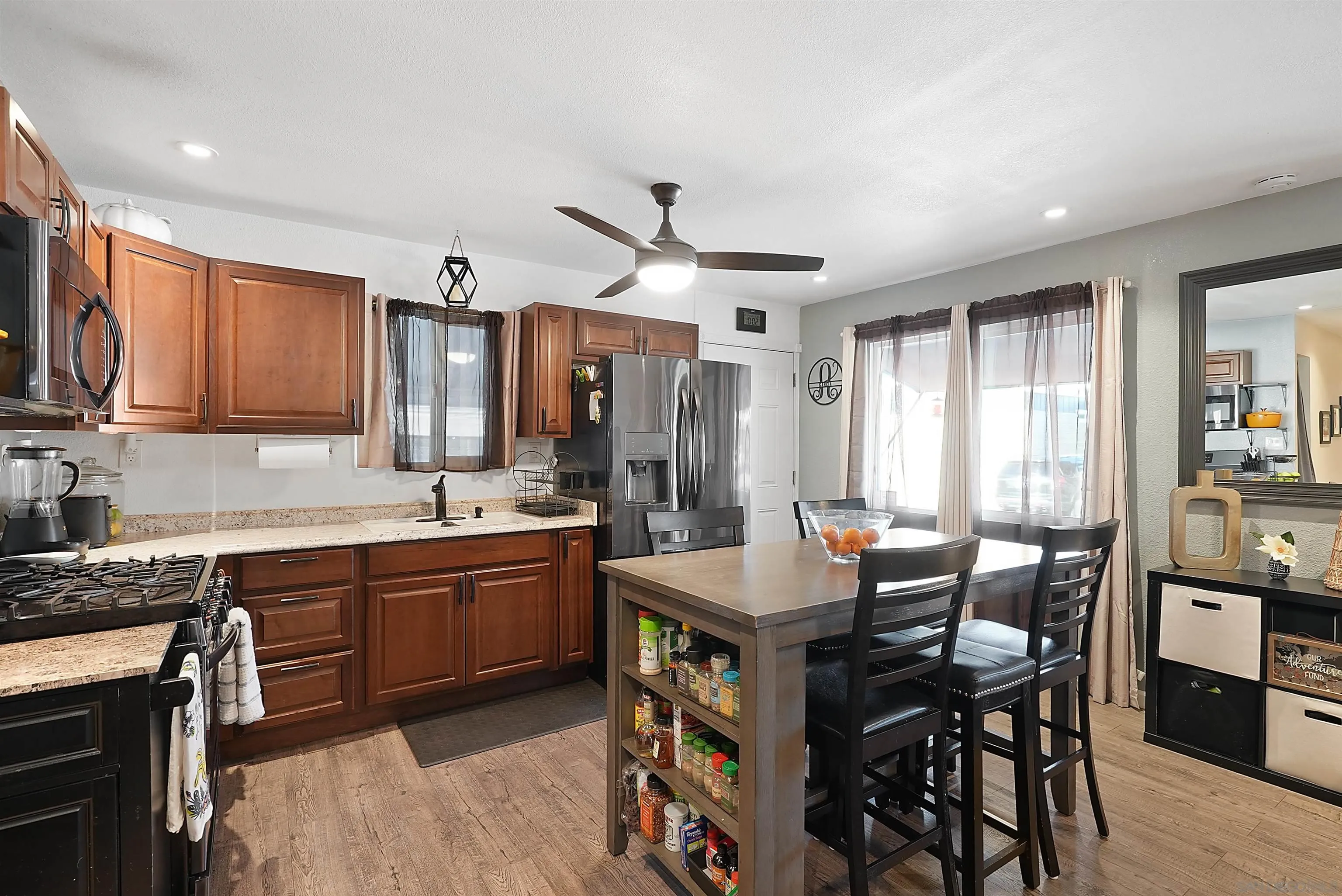 https://cdn.realtyfeed.com/cdn/127/220027215/3803951ad5a0b65c03133649ea28c572.webp