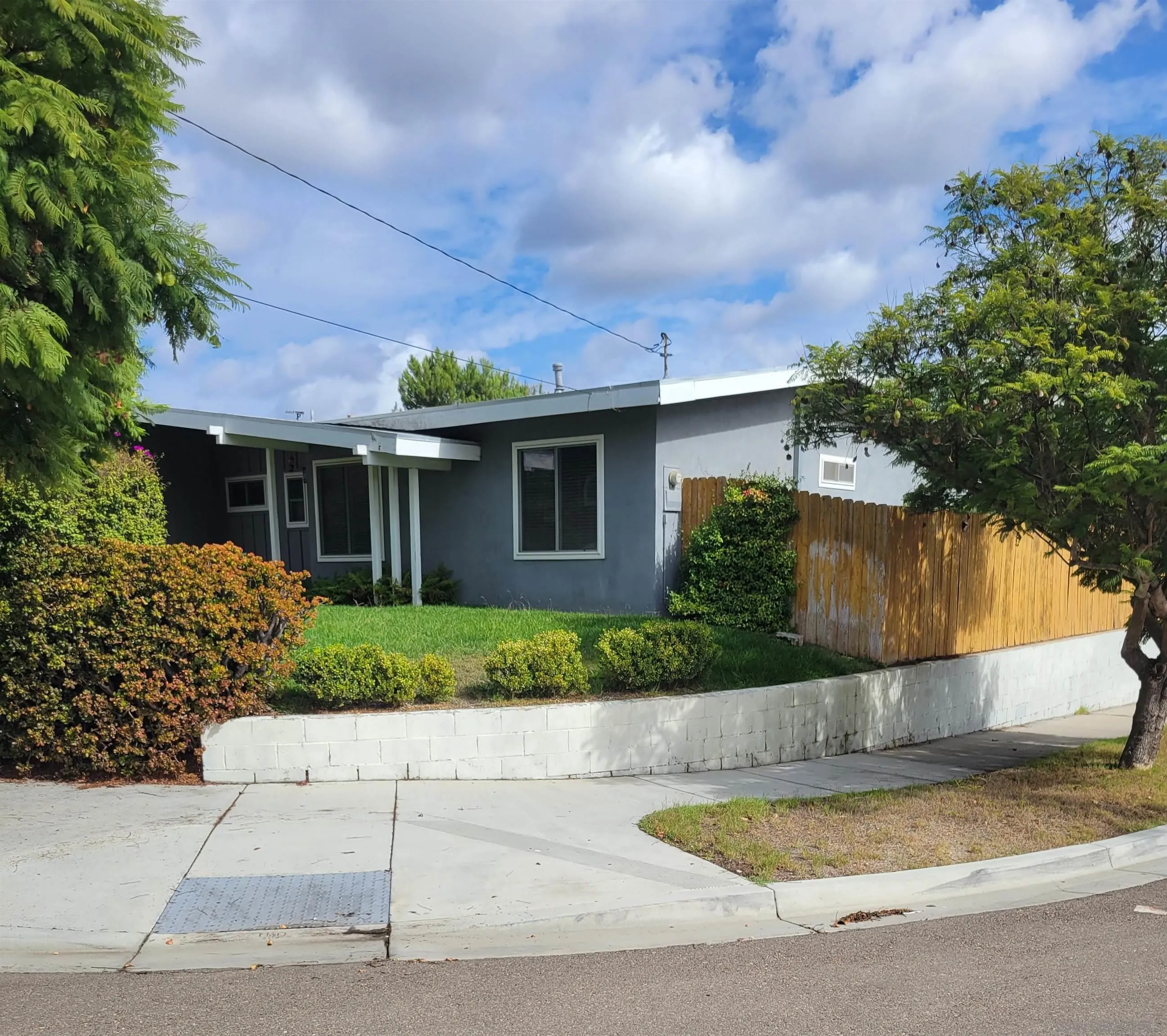 https://cdn.realtyfeed.com/cdn/127/220027295/1cdbda04195295541857c9d37c3797f7.webp