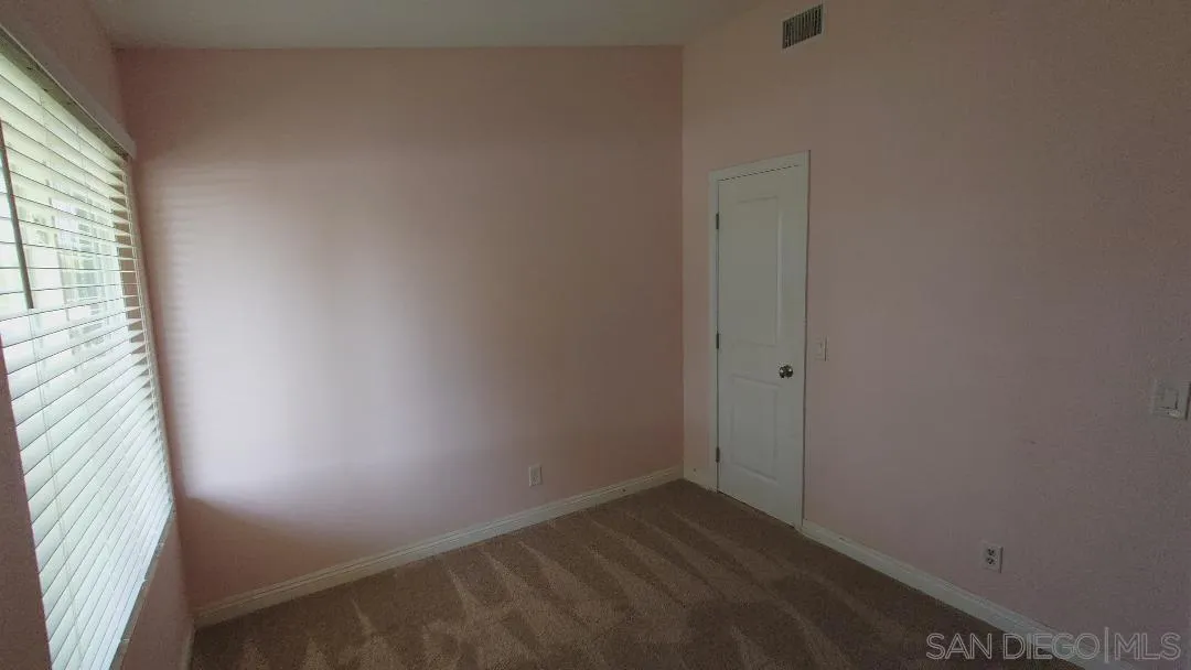 https://cdn.realtyfeed.com/cdn/127/220027295/216be71112f796a08a77a2b3b88e3ec9.webp
