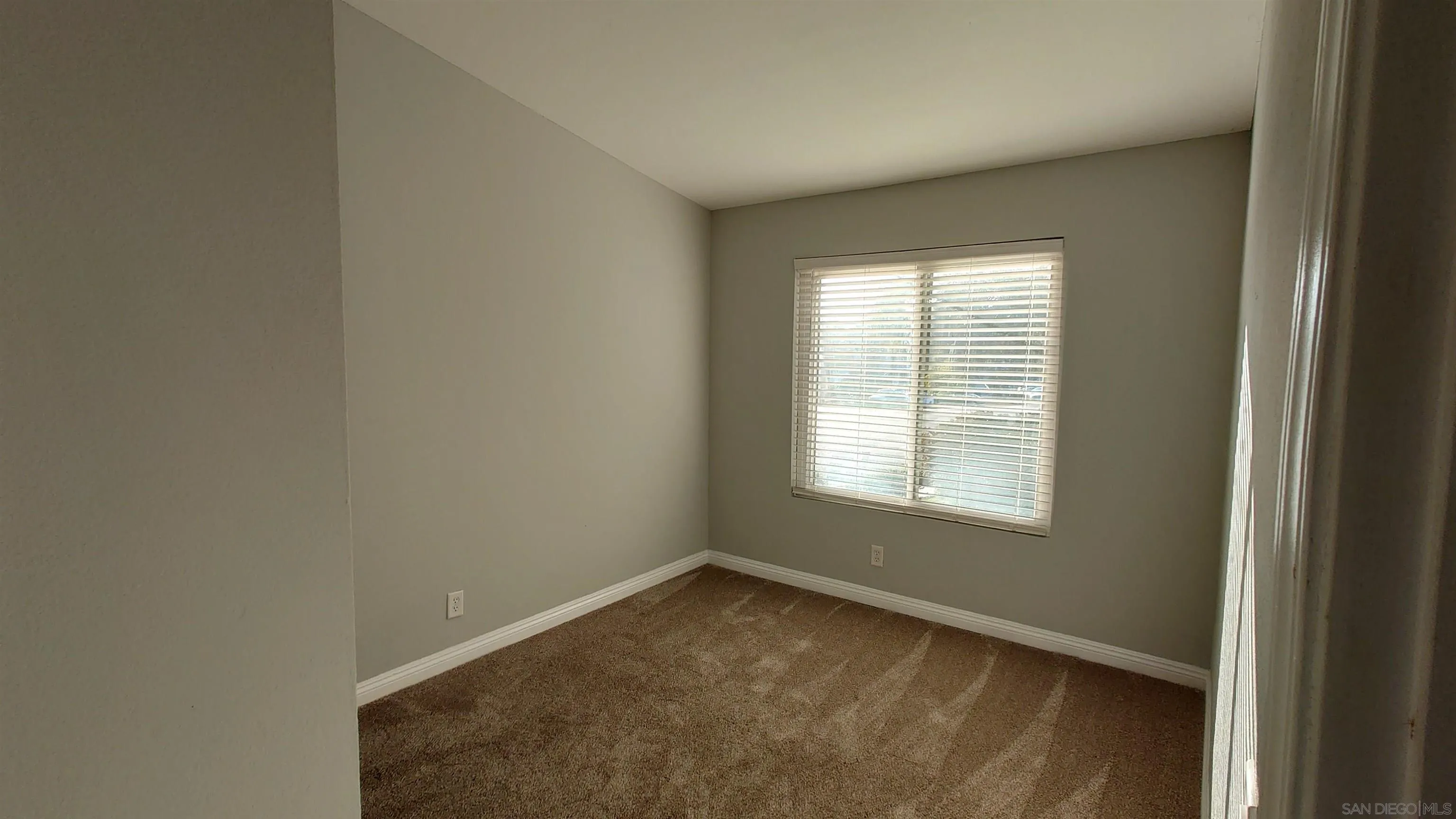 https://cdn.realtyfeed.com/cdn/127/220027295/e80711245ccf1b1daa5cd39b71f31f22.webp