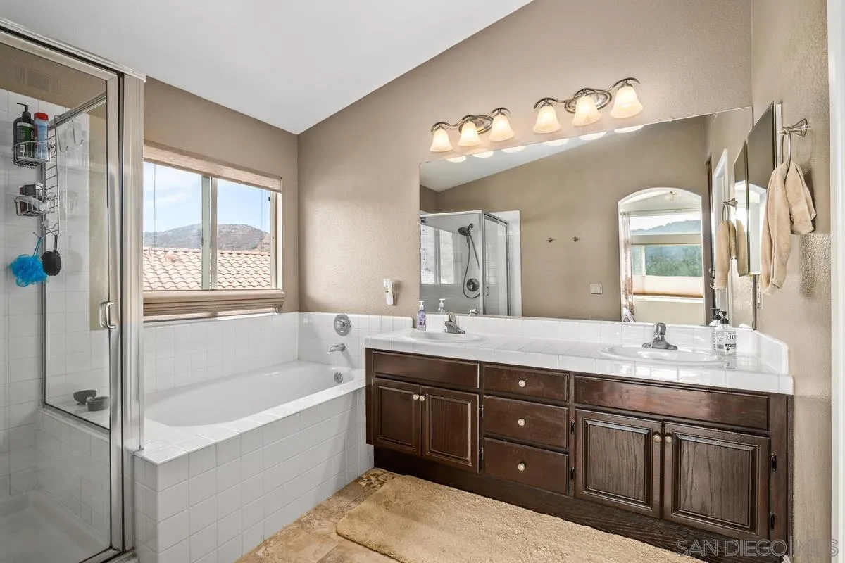 https://cdn.realtyfeed.com/cdn/127/220027377/de33f9941d21b0802f33ddc122a8c187.webp