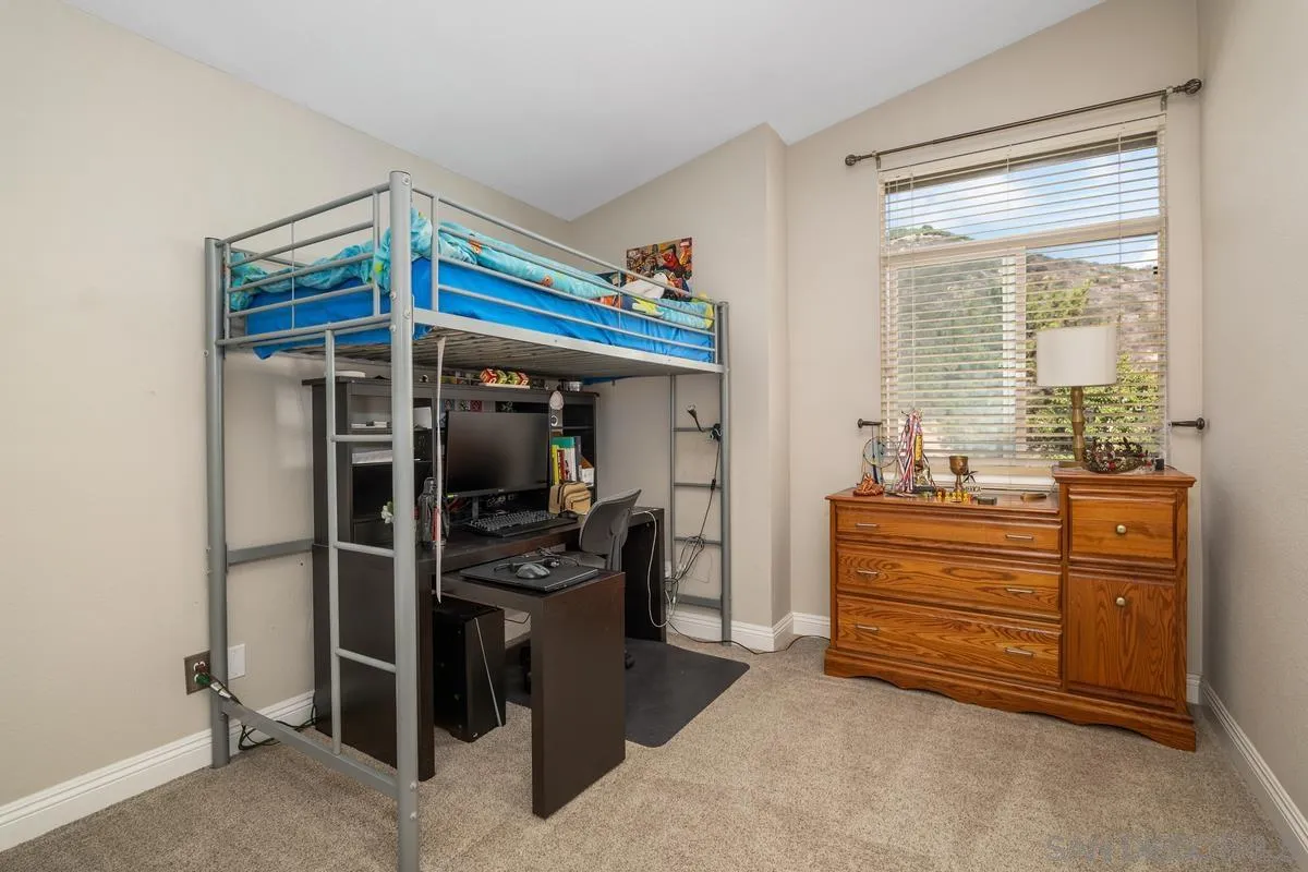 https://cdn.realtyfeed.com/cdn/127/220027377/edd376b10651f4a60e73c03e64c99541.webp