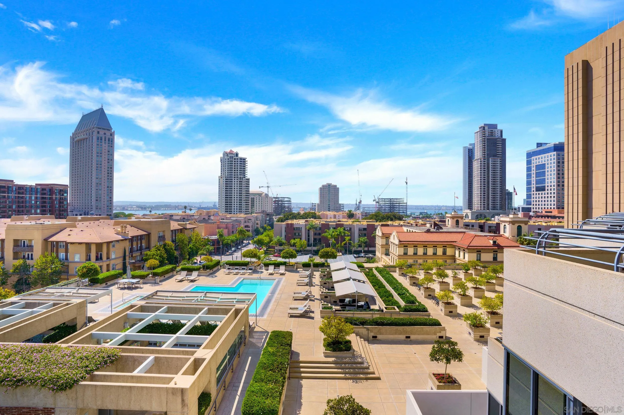 https://cdn.realtyfeed.com/cdn/127/220027444/23bc0b719634007e5419719ba6e59de5.webp