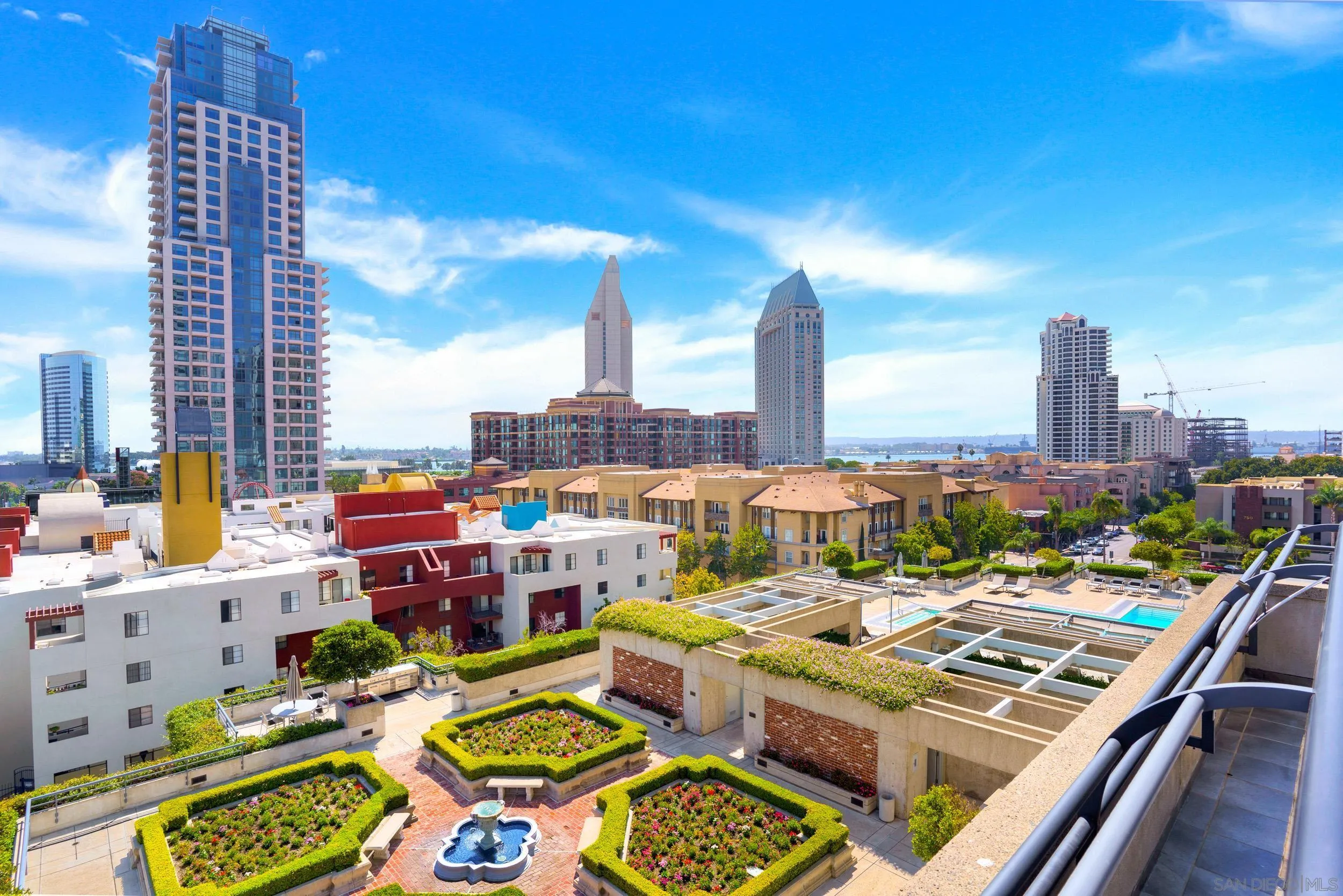 https://cdn.realtyfeed.com/cdn/127/220027444/2b1797411901b6129395c5e0a1bd8c30.webp
