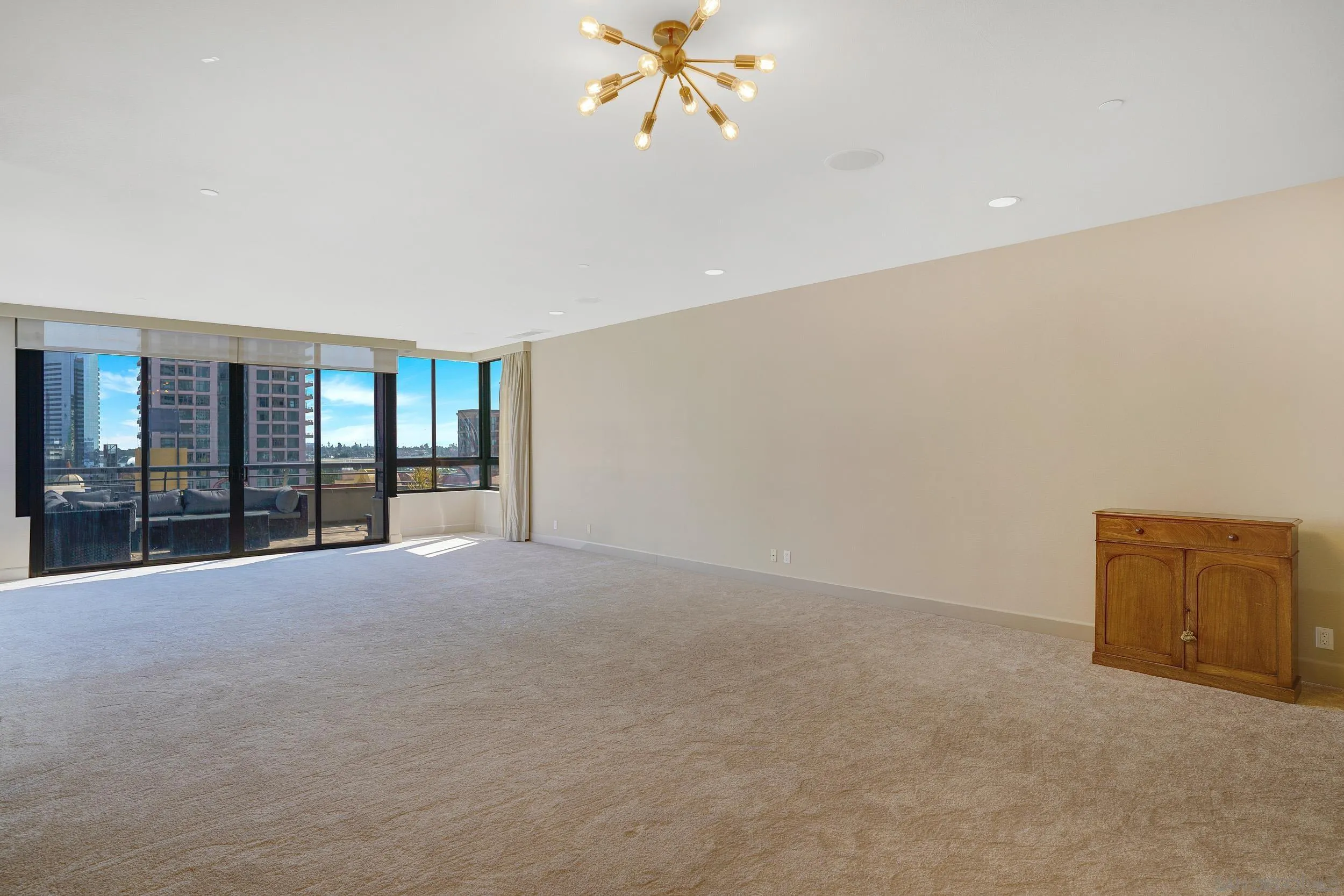 https://cdn.realtyfeed.com/cdn/127/220027444/530492e2b77f1331fe23314d7d0390ba.webp