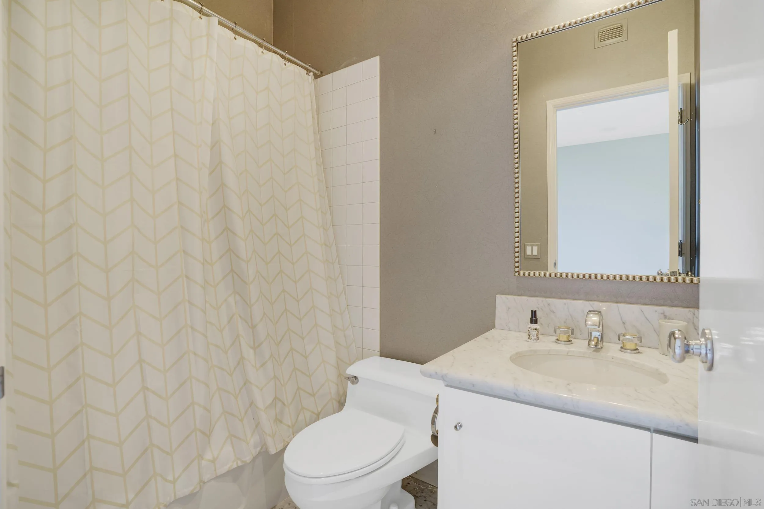 https://cdn.realtyfeed.com/cdn/127/220027444/6793855cba69820545183c70a6a0bf4d.webp