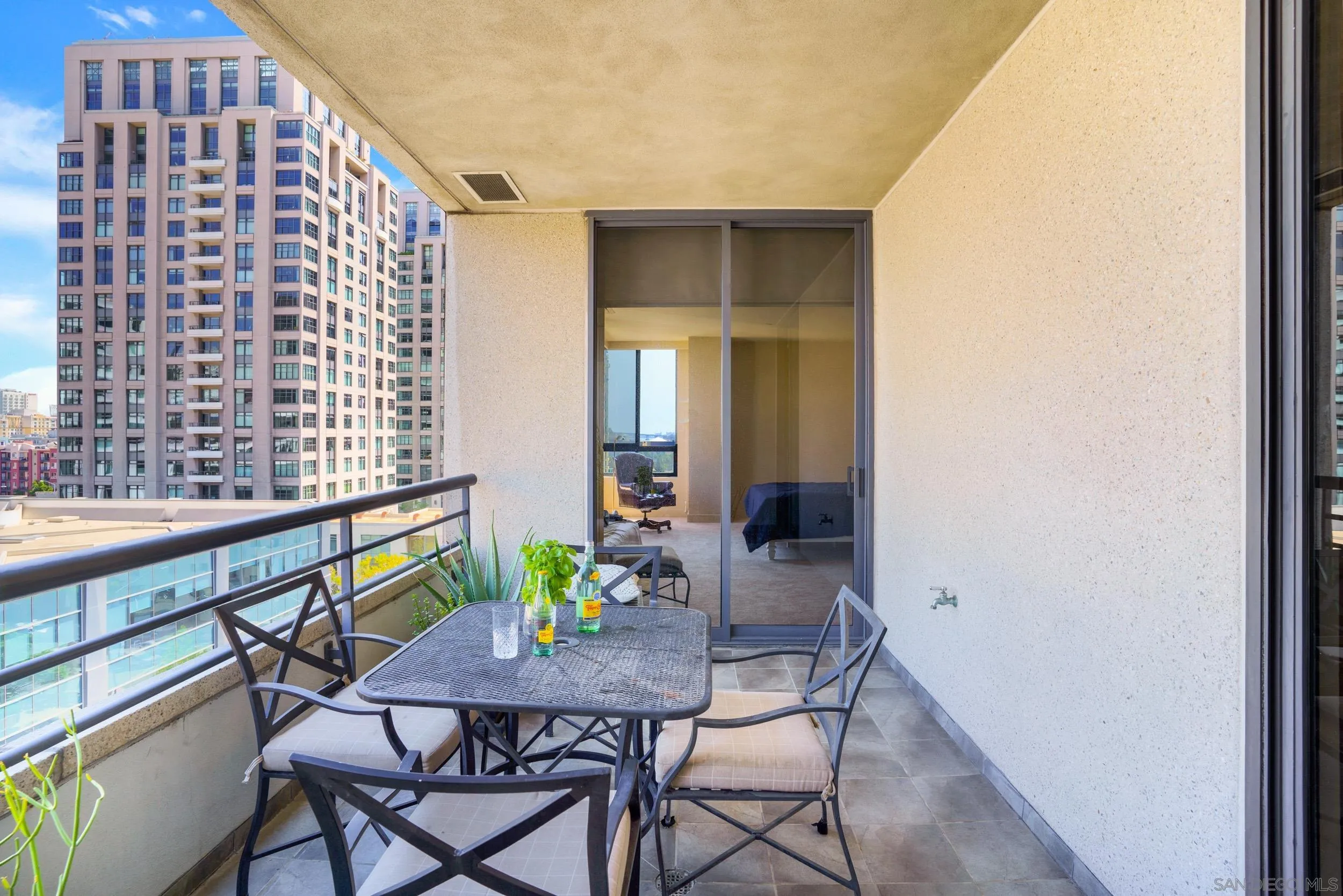 https://cdn.realtyfeed.com/cdn/127/220027444/89f4c136f590e1a1293f8bf0d5554218.webp