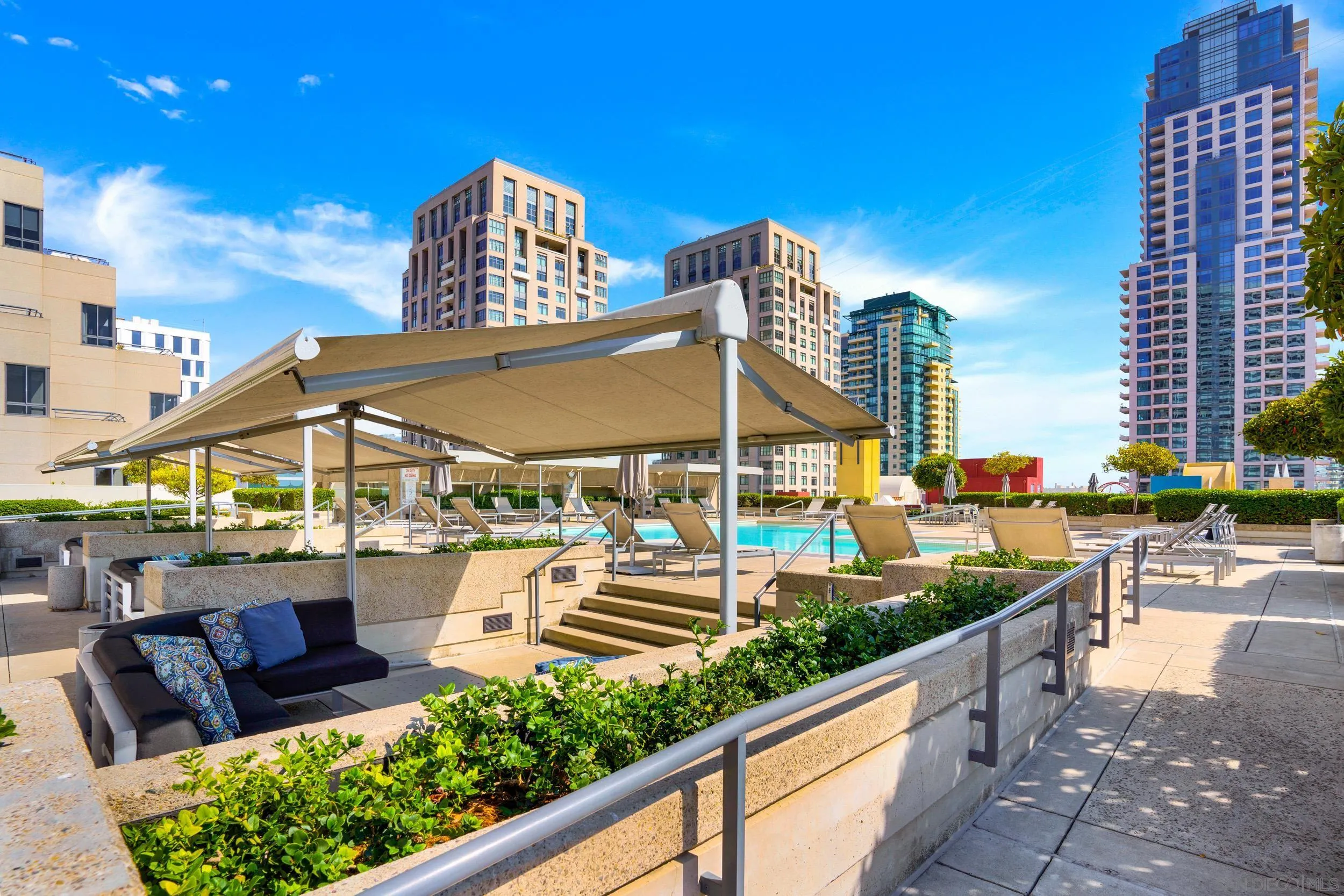 https://cdn.realtyfeed.com/cdn/127/220027444/a2392fc862e31be48af80ff75b5b2692.webp