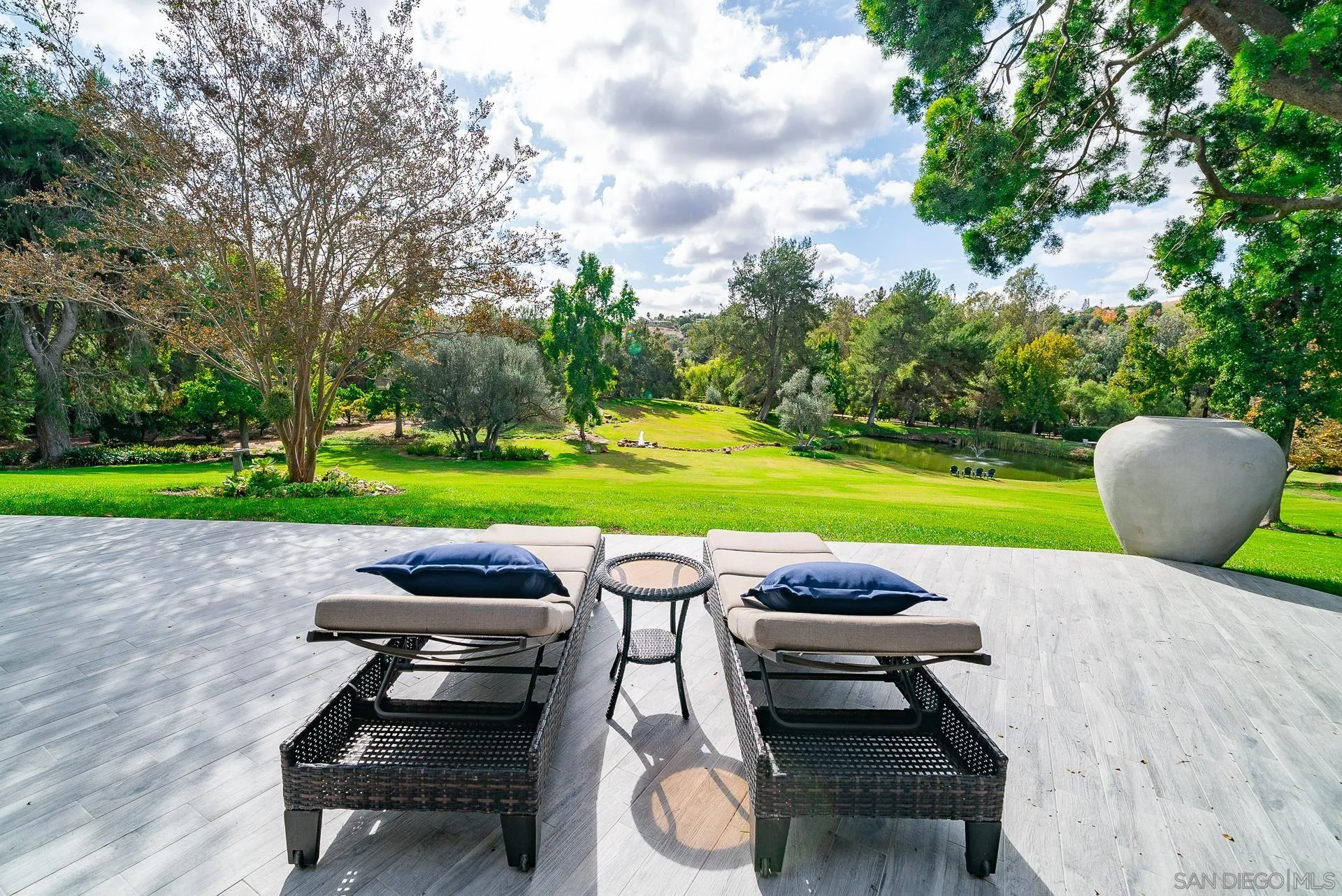 https://cdn.realtyfeed.com/cdn/127/220027540/04b113b79c3ff93a6530b3558752e205.webp
