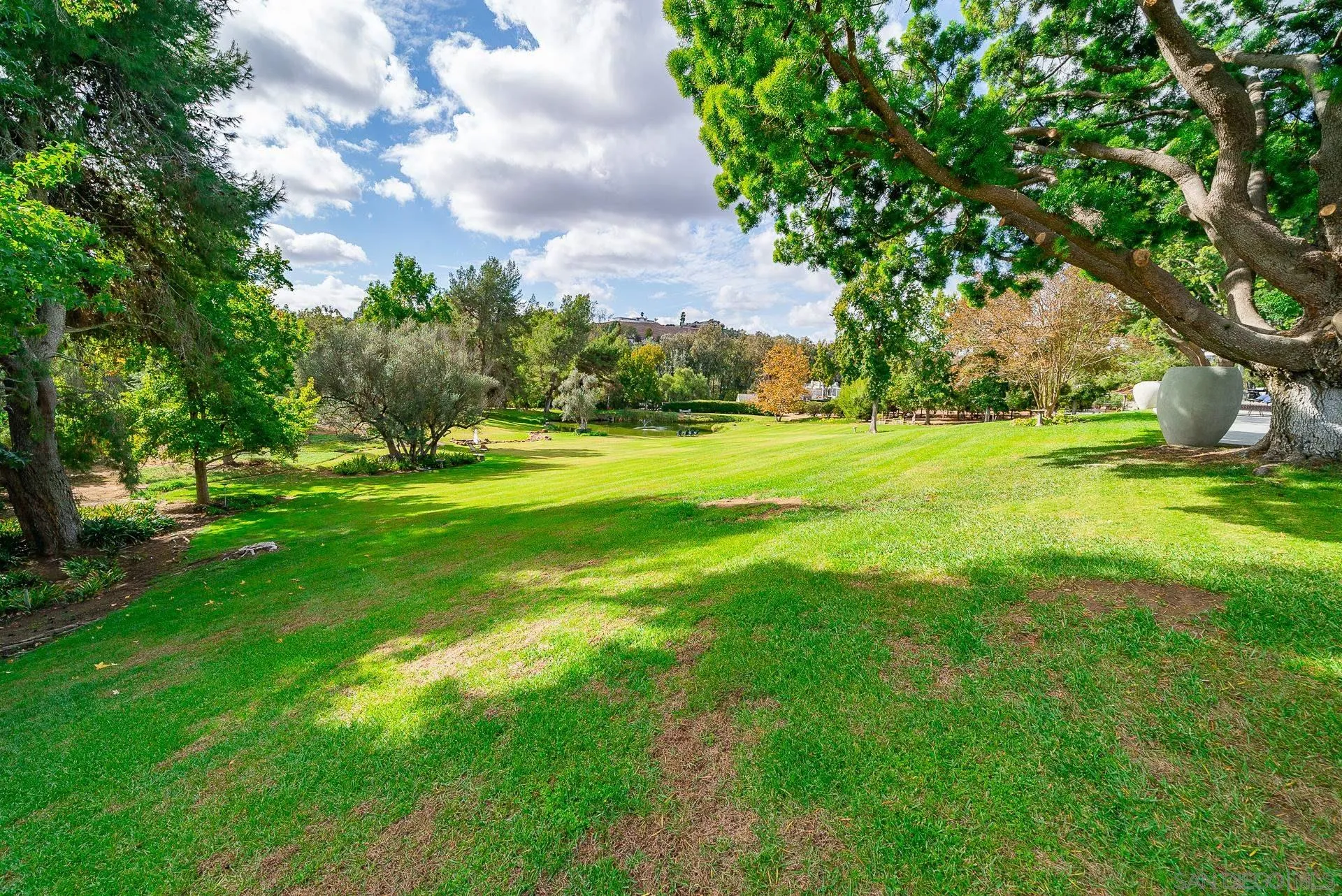 https://cdn.realtyfeed.com/cdn/127/220027540/15f176ff916d3a48f14af5e964c8eb15.webp
