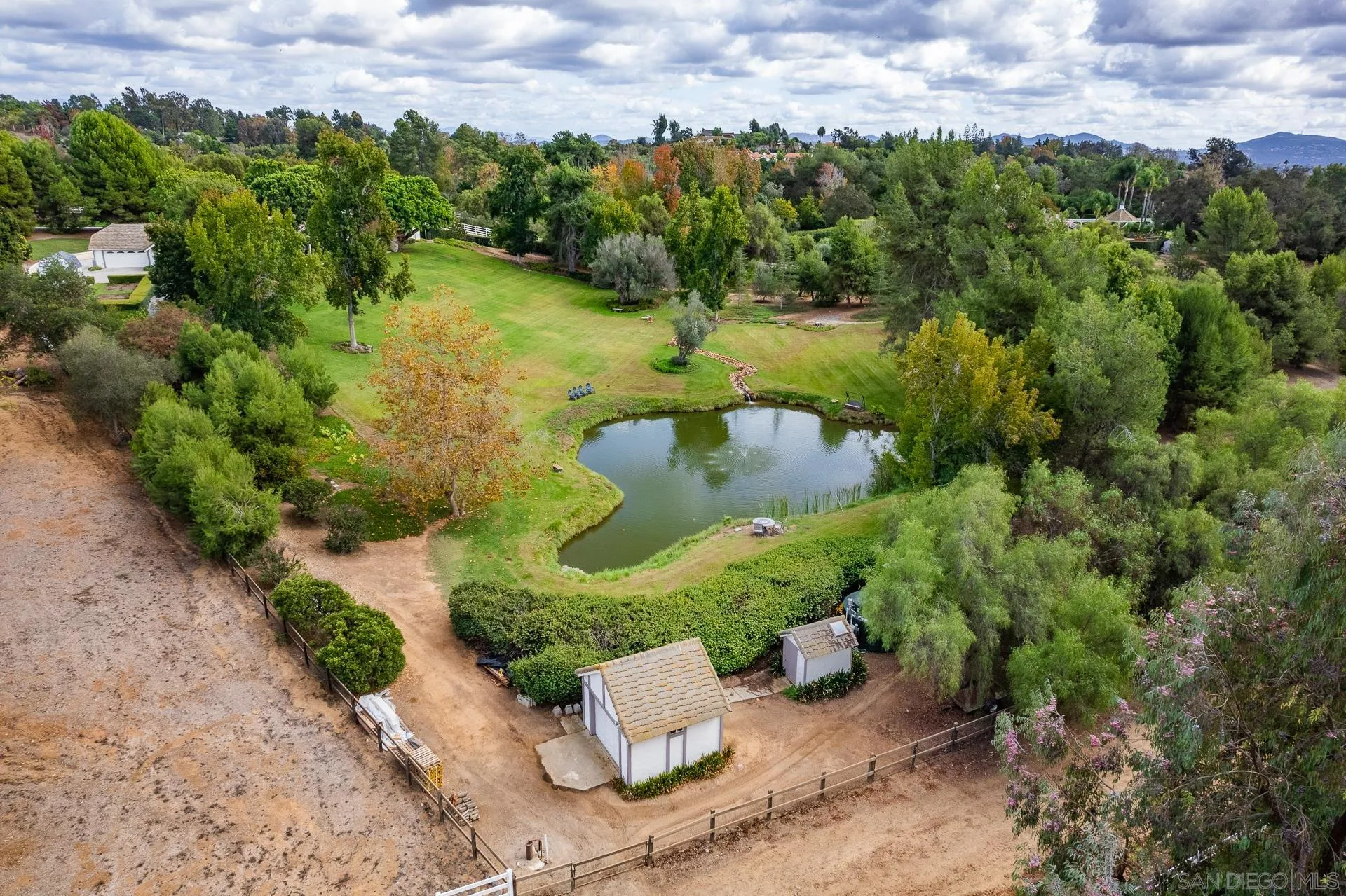 https://cdn.realtyfeed.com/cdn/127/220027540/1d28d7f08266cbe8c4d3fe7678bb2195.webp