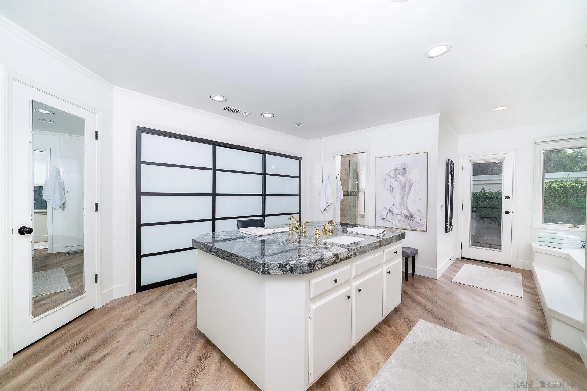 https://cdn.realtyfeed.com/cdn/127/220027540/2782c7604ed99d9609de3960664abe79.webp