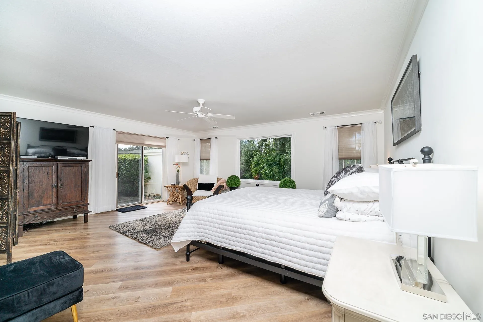 https://cdn.realtyfeed.com/cdn/127/220027540/4f537efe13f099505ad2fb7de01fd571.webp