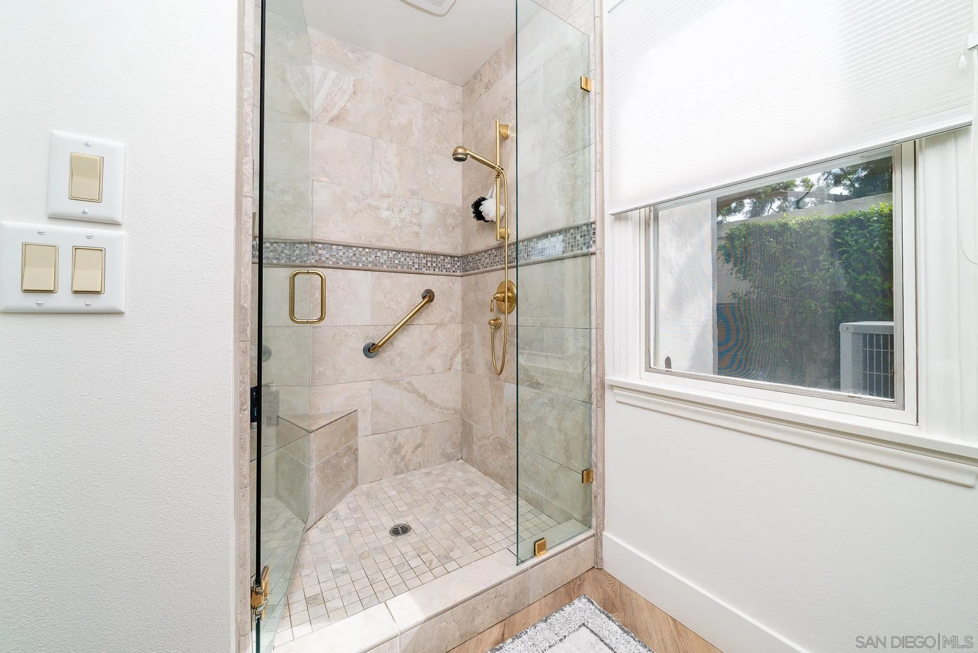 https://cdn.realtyfeed.com/cdn/127/220027540/85752f6b52c0174daaa7c94a769c8b7a.webp