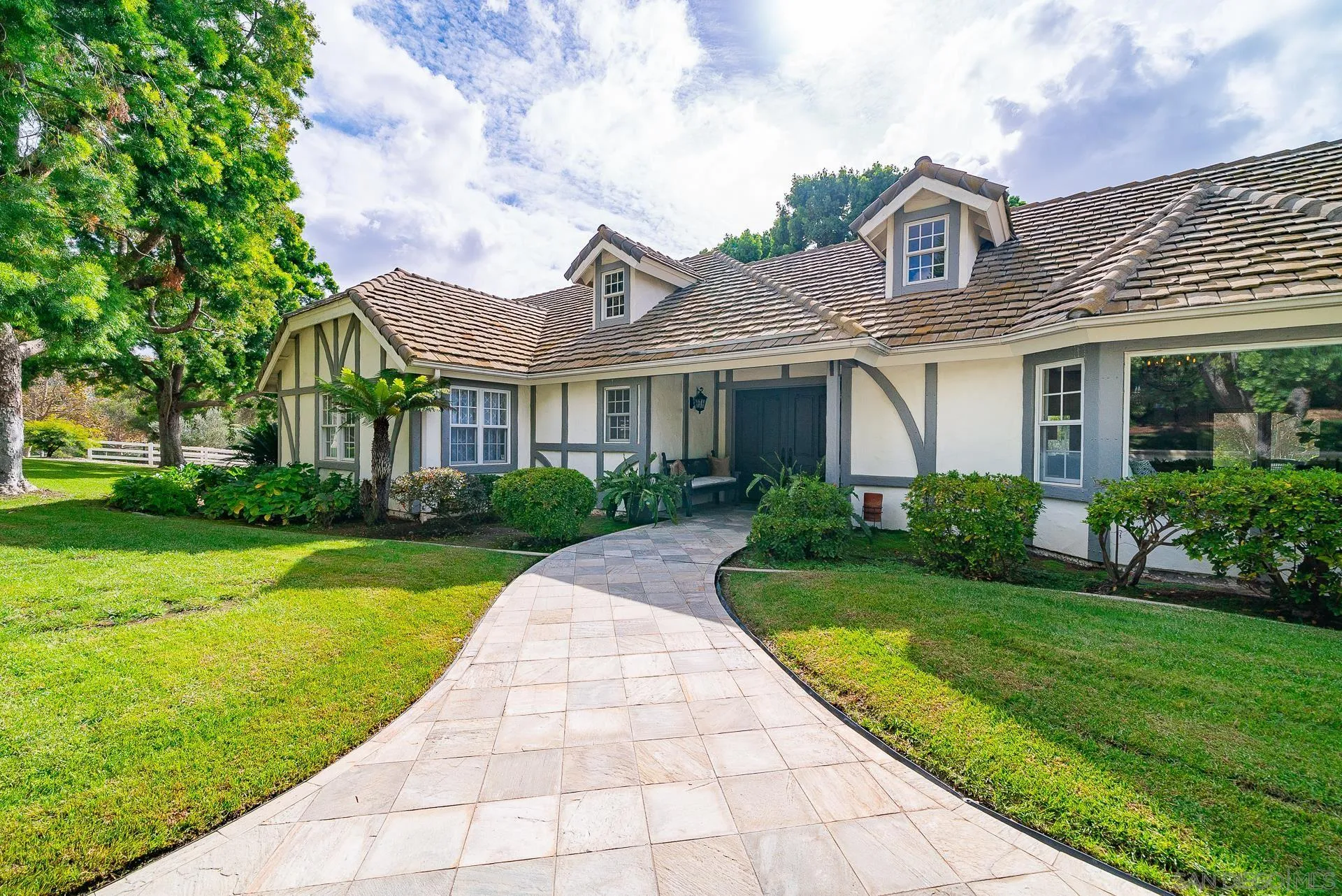 https://cdn.realtyfeed.com/cdn/127/220027540/944caffbc4c6b2600982d2aa917ead64.webp