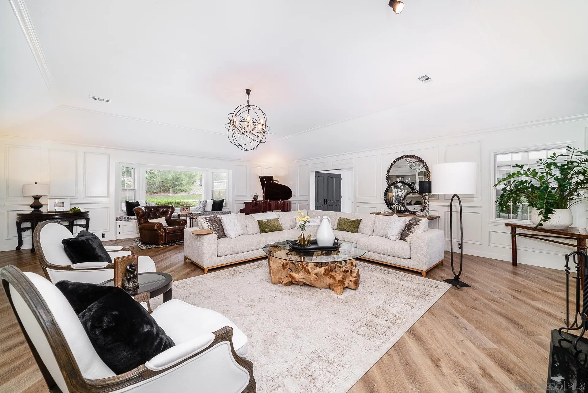 https://cdn.realtyfeed.com/cdn/127/220027540/ac45e43788a929040f334b96a3bef3c2.webp