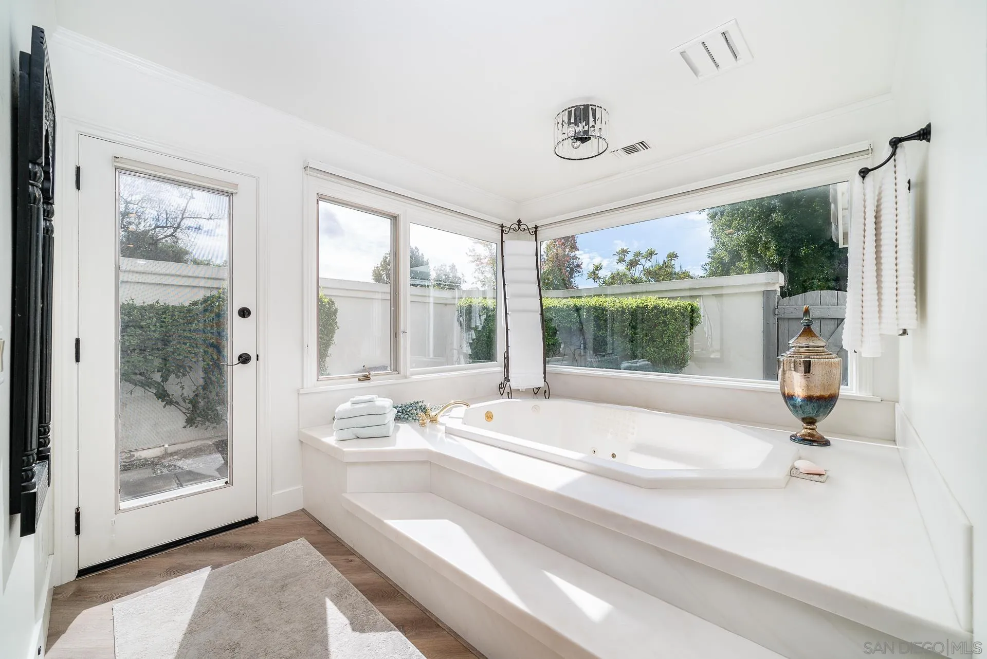 https://cdn.realtyfeed.com/cdn/127/220027540/b50642b4ca9860f89254f4a81cccd271.webp