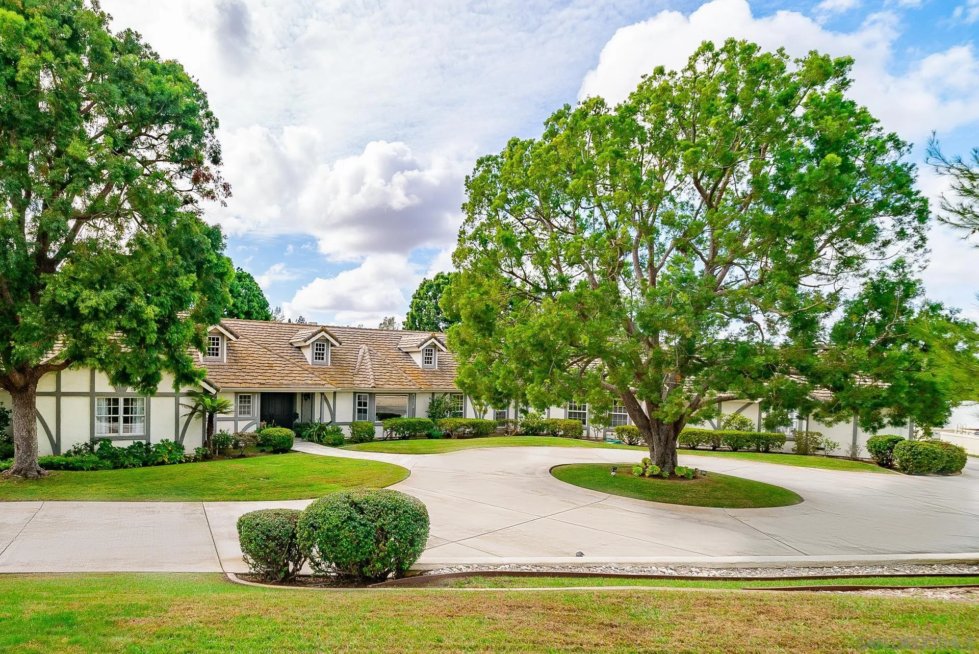 https://cdn.realtyfeed.com/cdn/127/220027540/eb436300f51c5d9490430cf8ec24f530.webp