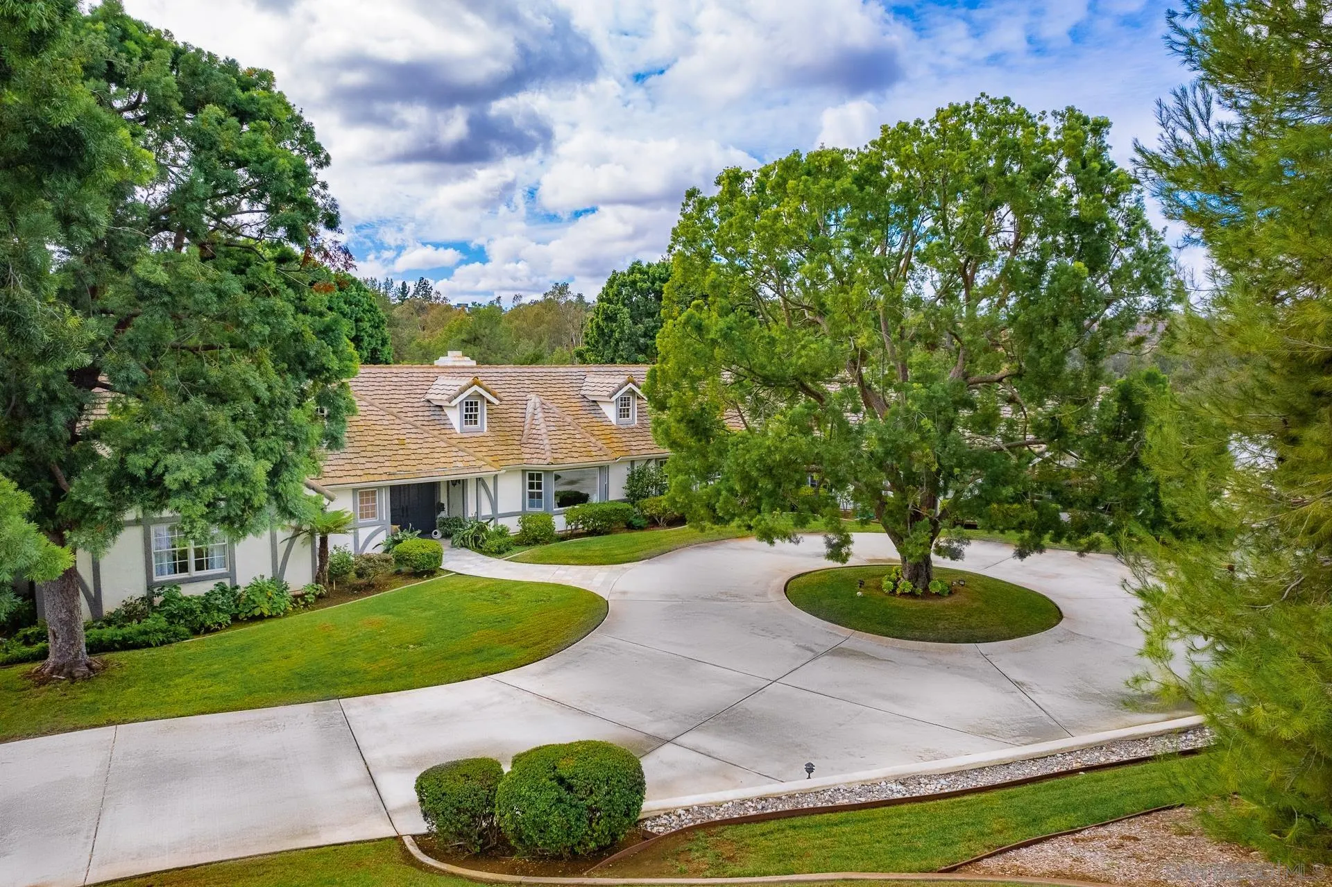 https://cdn.realtyfeed.com/cdn/127/220027540/f339624abc3031bbfeee117a83db2518.webp