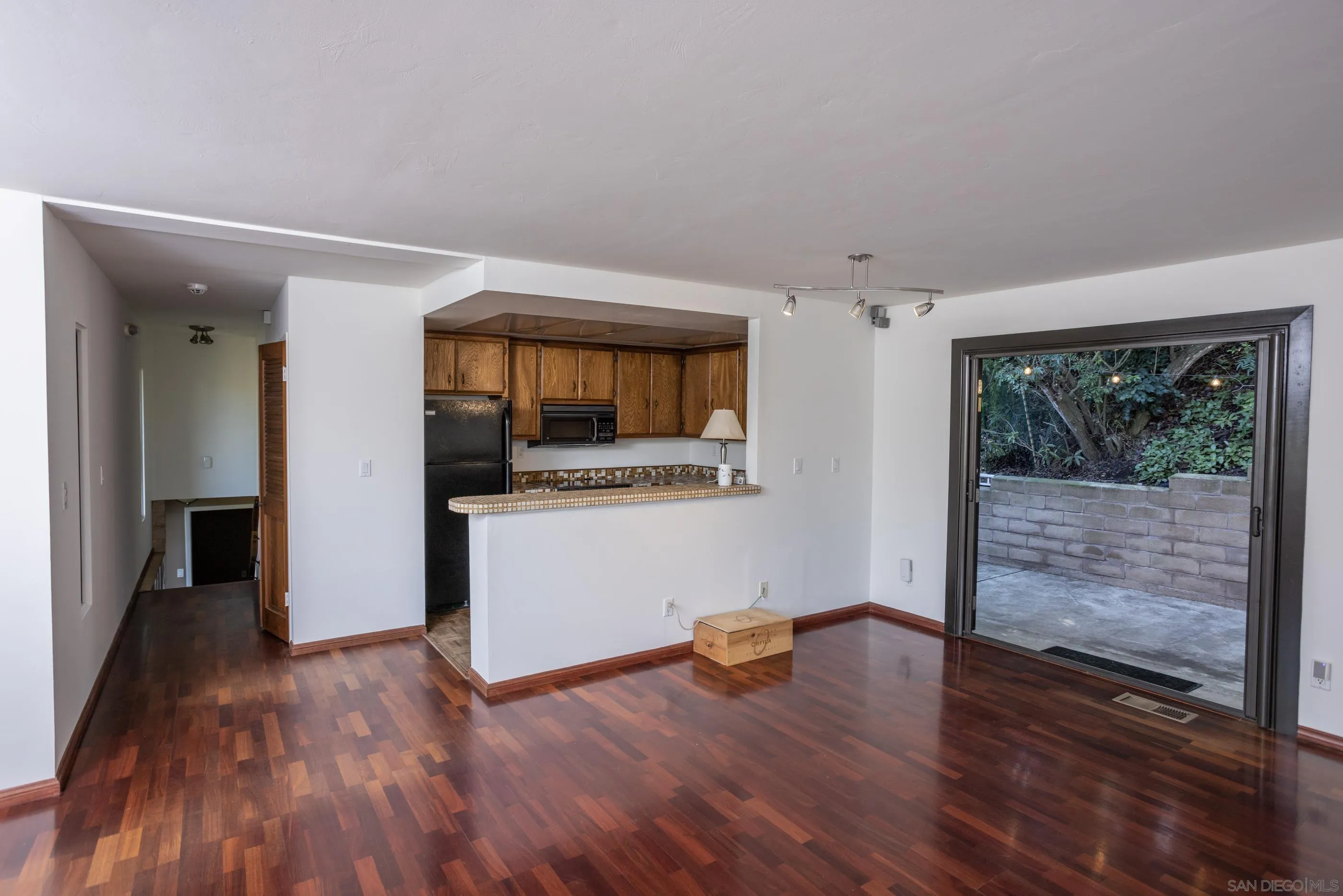 https://cdn.realtyfeed.com/cdn/127/220027635/0b3b710eb3385fab63509de738345489.webp
