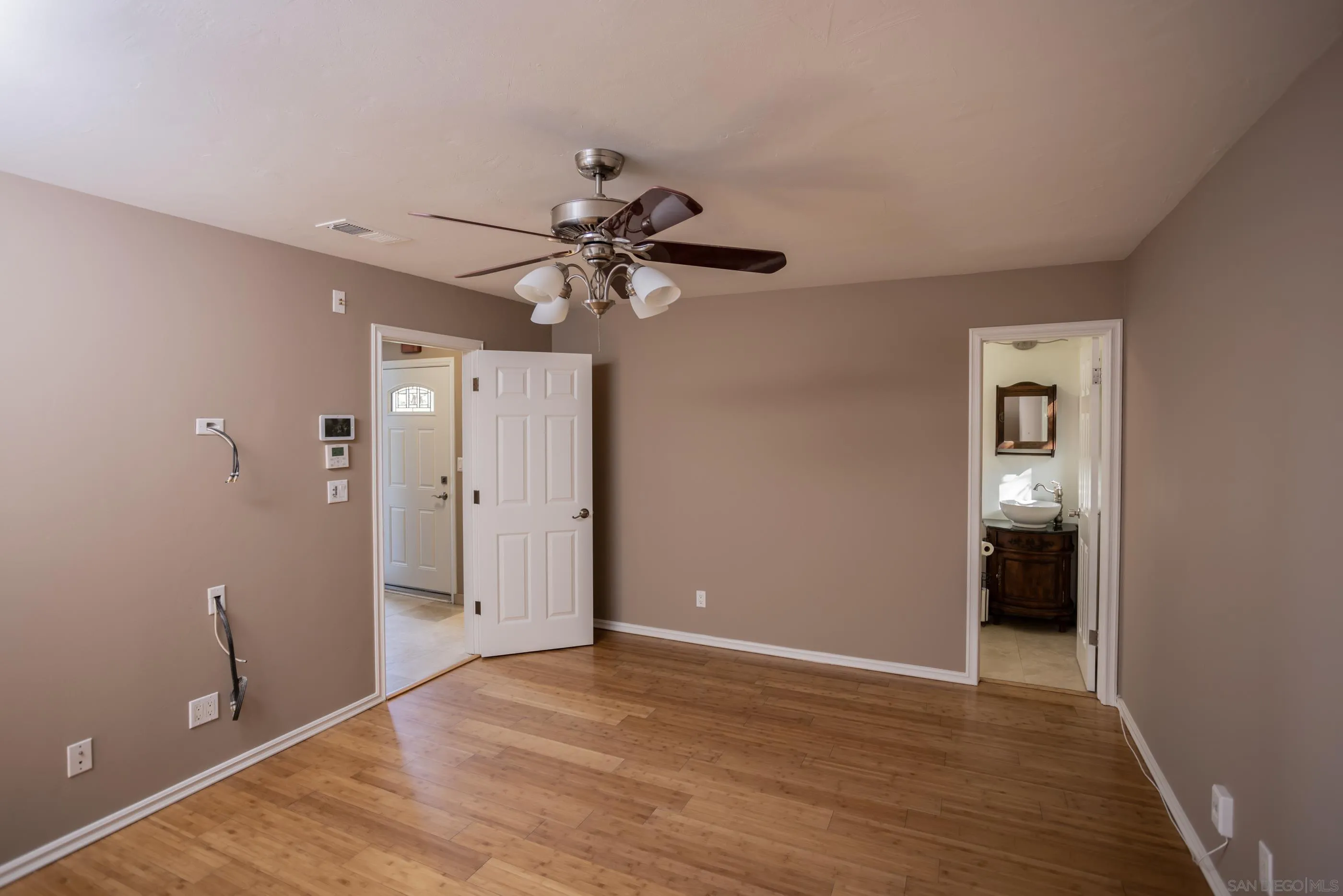 https://cdn.realtyfeed.com/cdn/127/220027635/5d6da49c737d8a32efa48fd9cea617b1.webp