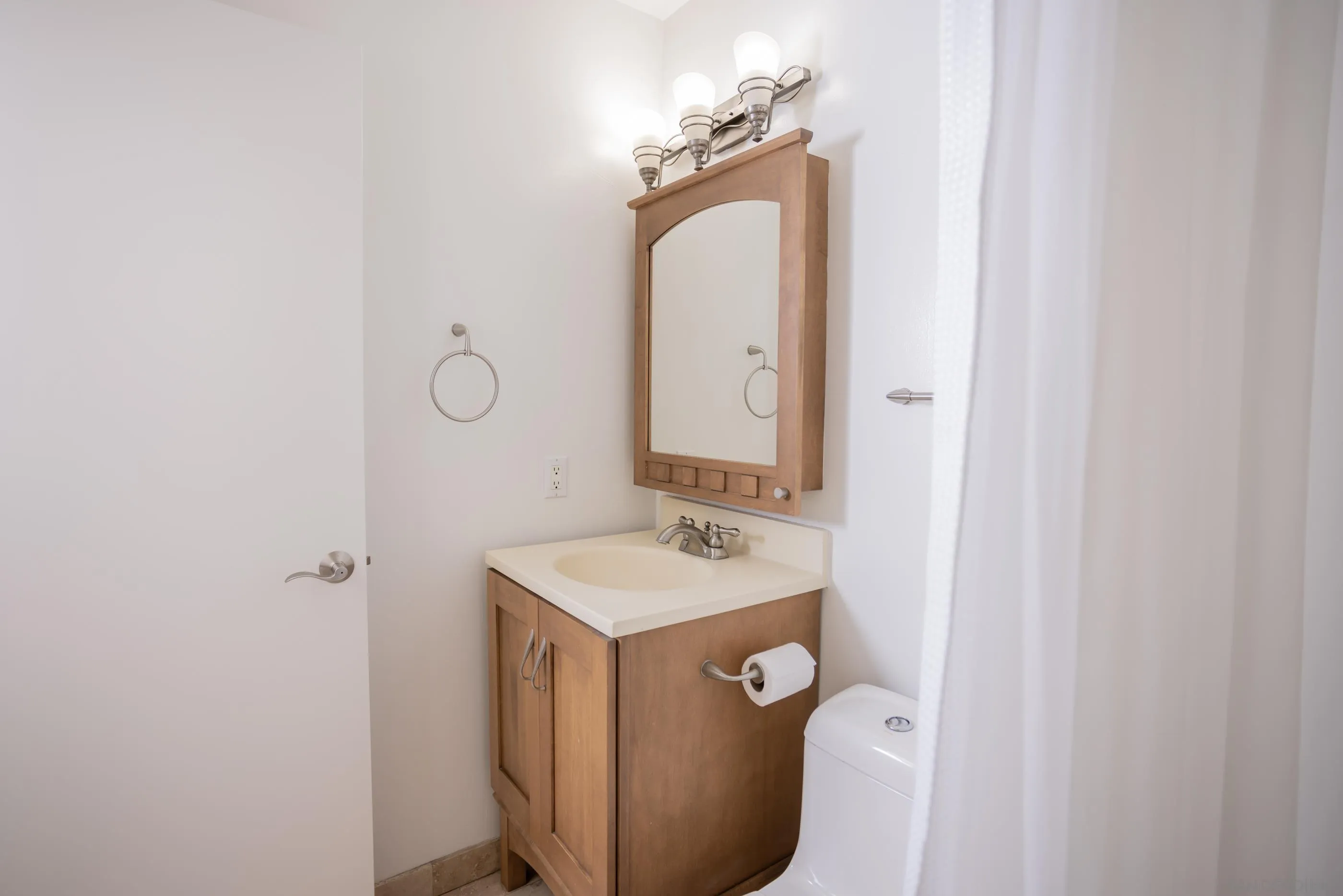 https://cdn.realtyfeed.com/cdn/127/220027635/62cbec6eaedc1eb15182b6b755ced5d1.webp