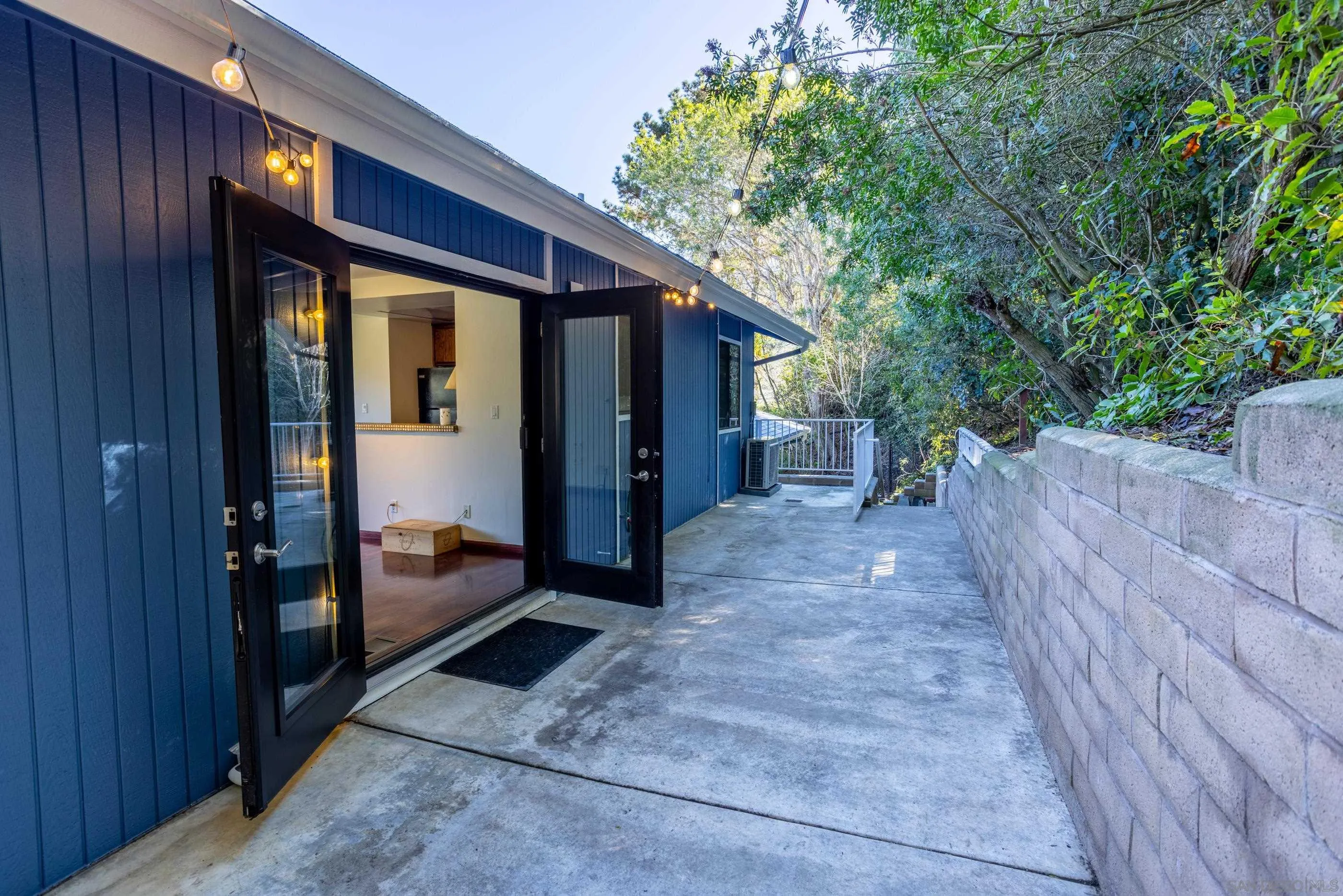 https://cdn.realtyfeed.com/cdn/127/220027635/72d2184b7a894d113d6a850f4fa3ed54.webp