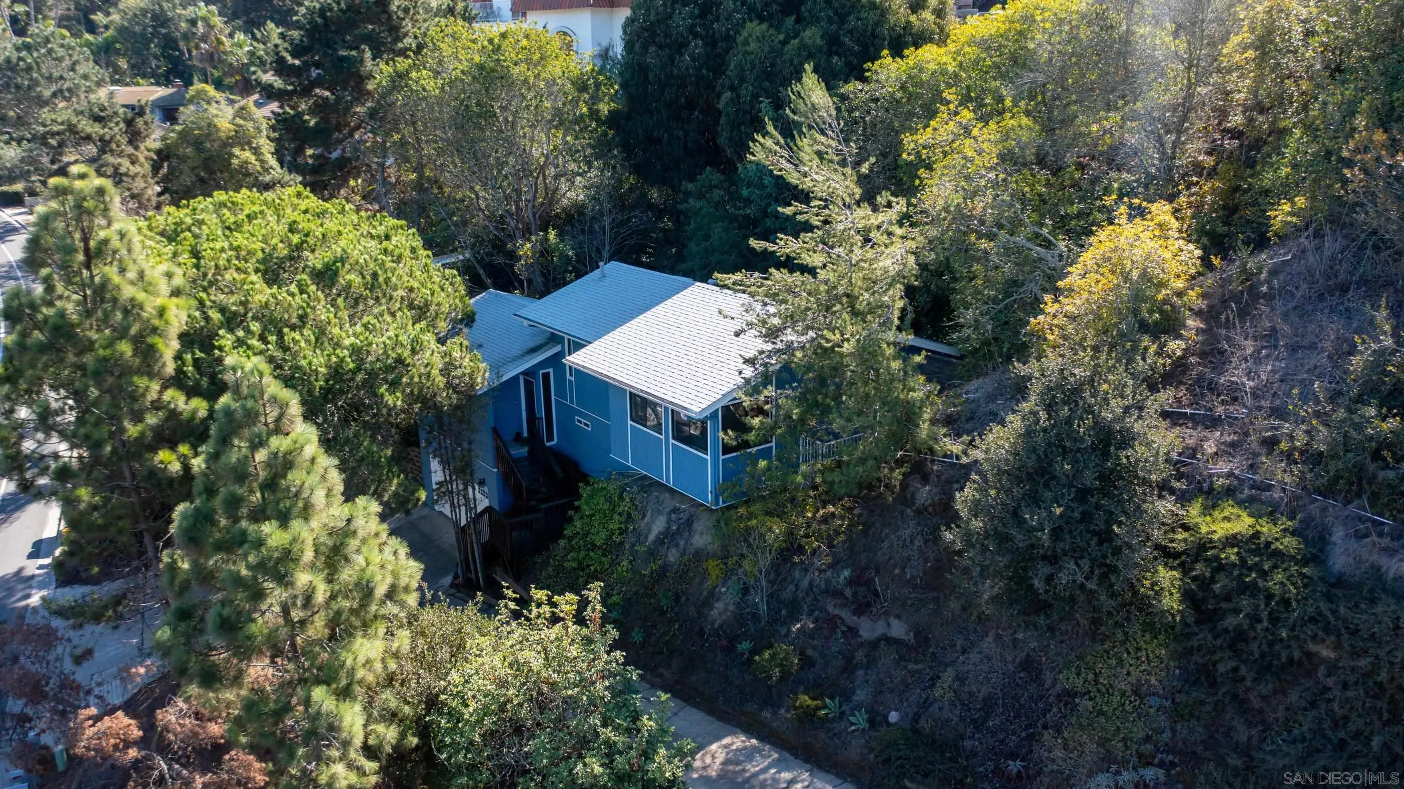 https://cdn.realtyfeed.com/cdn/127/220027635/74c49aa30fbffdbc34bb2be36facffa7.webp
