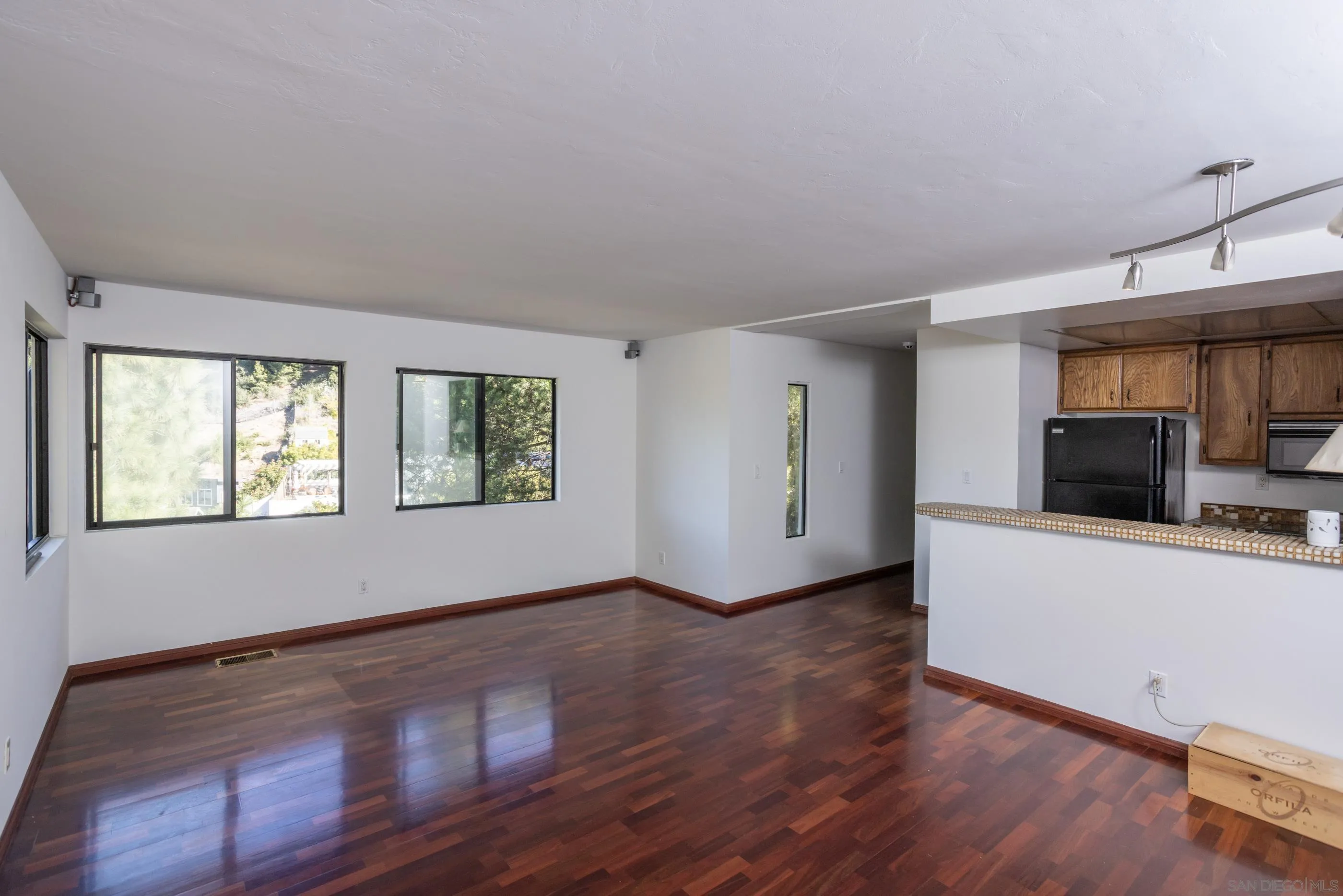https://cdn.realtyfeed.com/cdn/127/220027635/ccdcdab89f8c852230a2690fb29642ad.webp