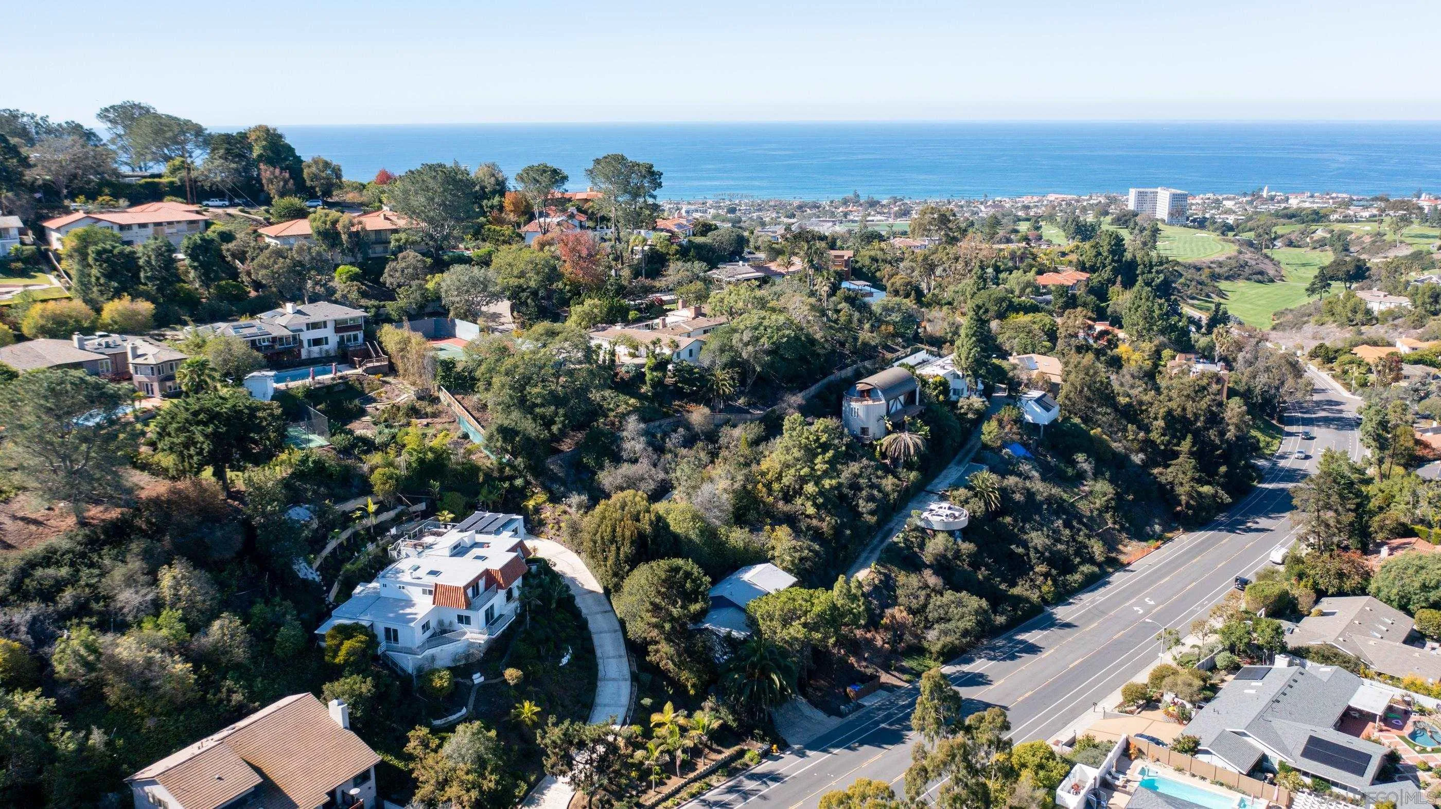 https://cdn.realtyfeed.com/cdn/127/220027635/cf97f181874f3921812c4f7212305442.webp