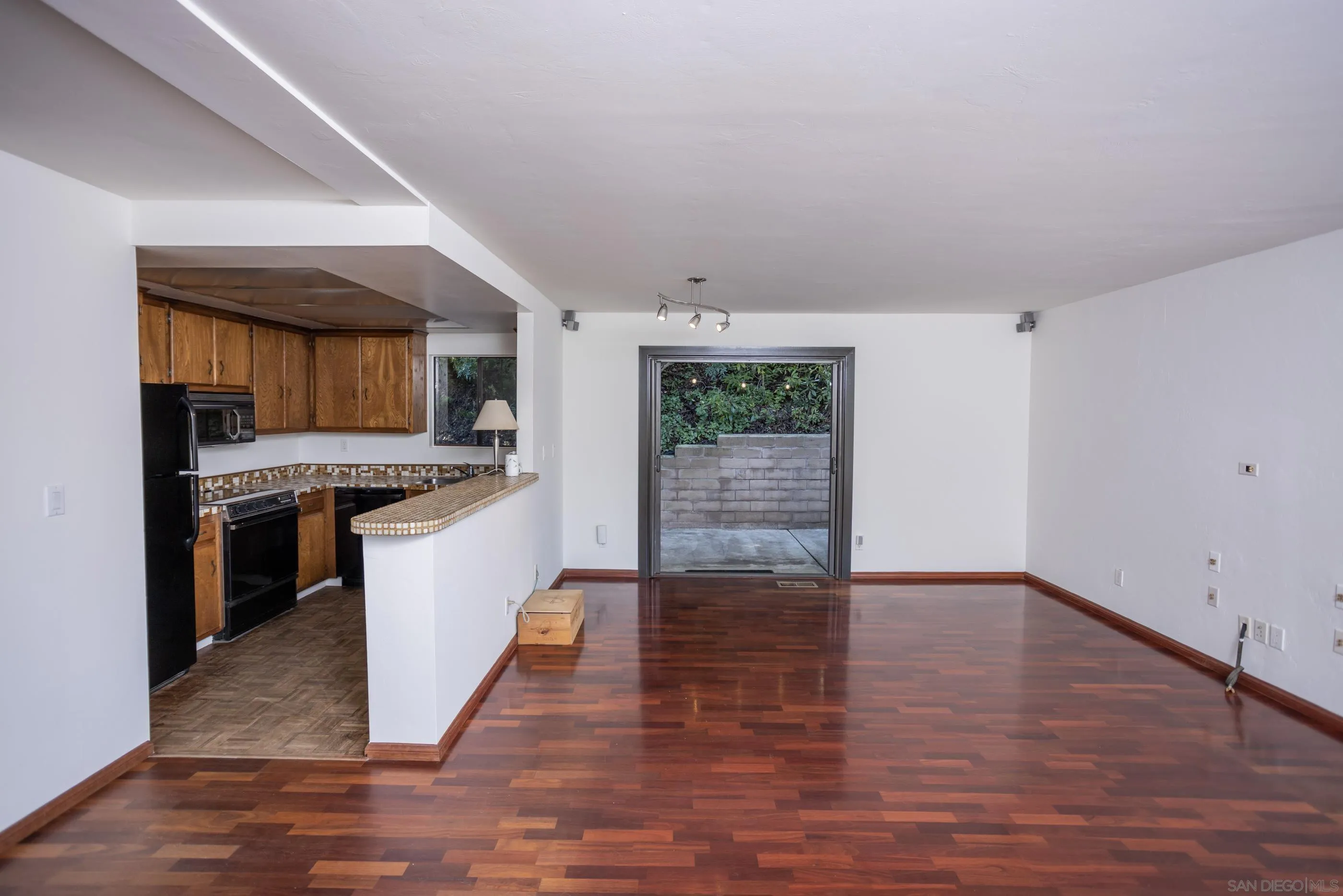 https://cdn.realtyfeed.com/cdn/127/220027635/dfc294dff25e226a79ed4b0c2797b09f.webp