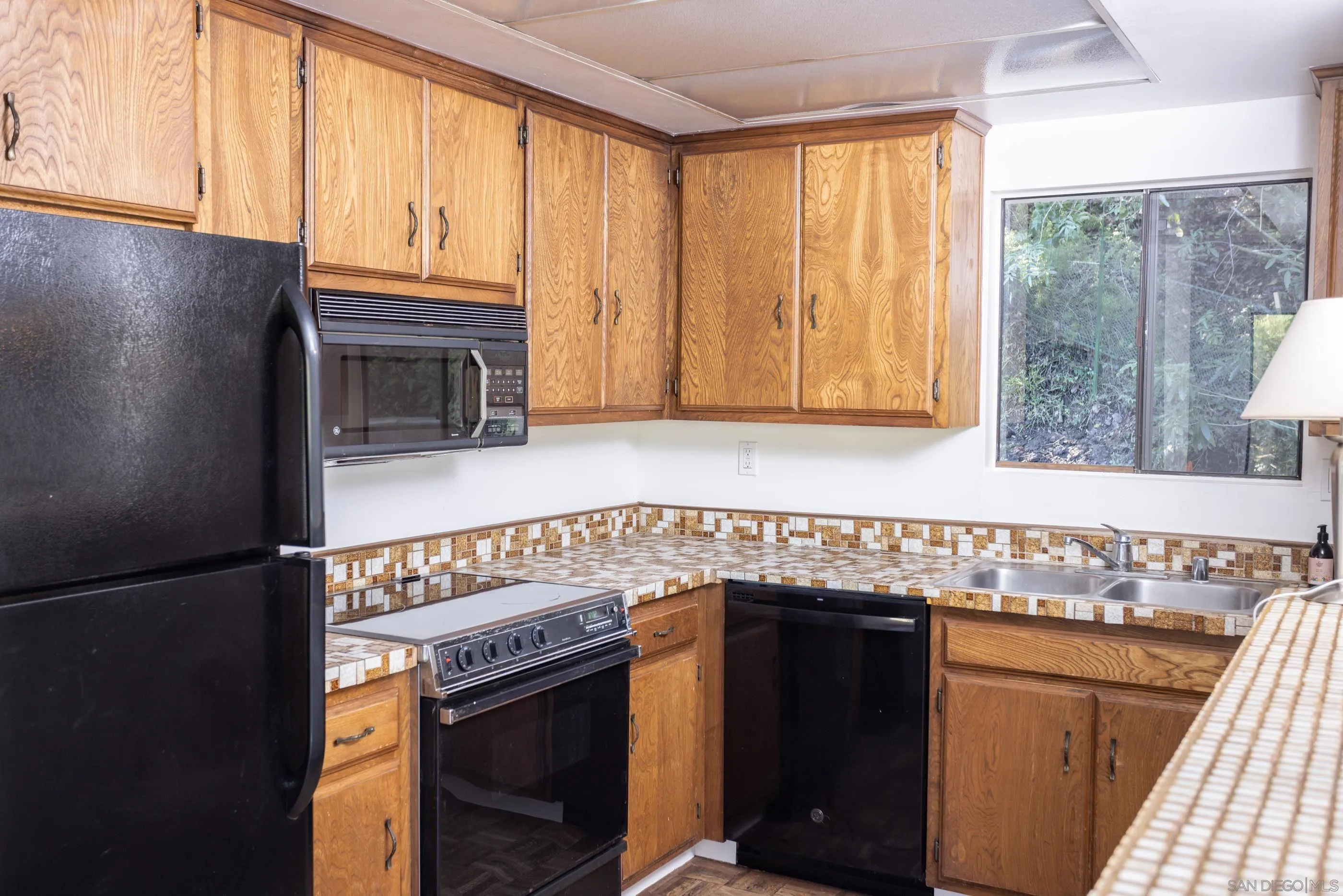 https://cdn.realtyfeed.com/cdn/127/220027635/ea2512142ccf773015d540817647c716.webp