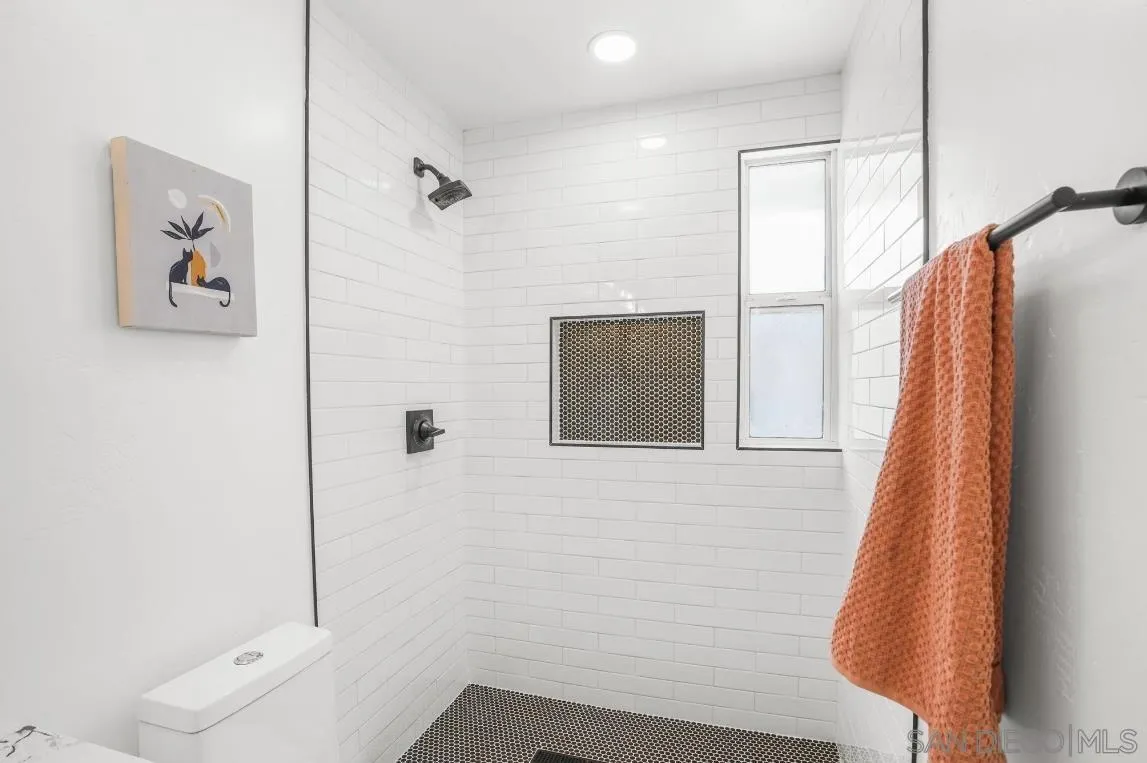 https://cdn.realtyfeed.com/cdn/127/220027736/18f2f0ebe593b339cf33729f8e2213c2.webp