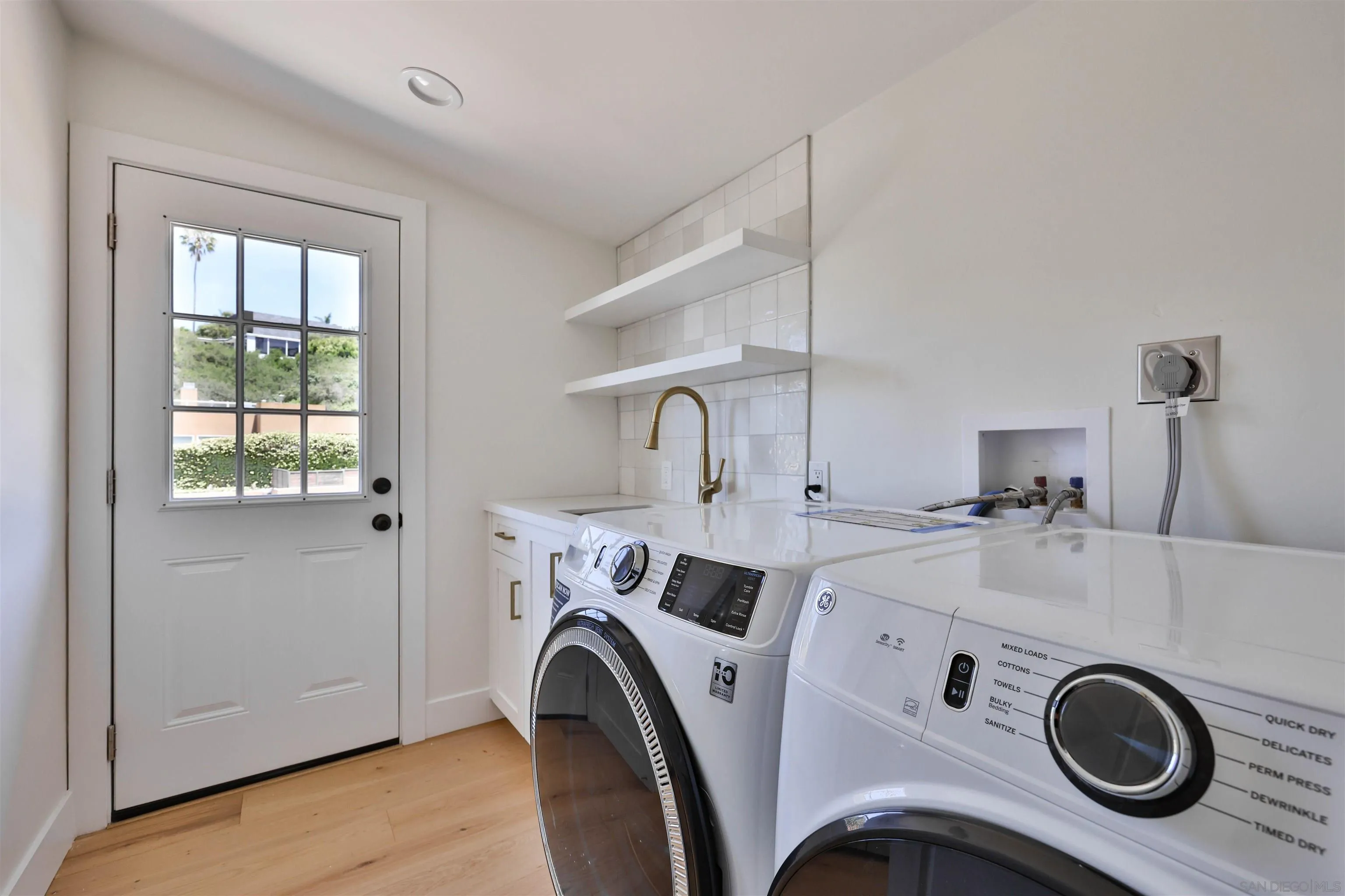 https://cdn.realtyfeed.com/cdn/127/220027850/0bf908d1d0ee218055892c5303e81b92.webp