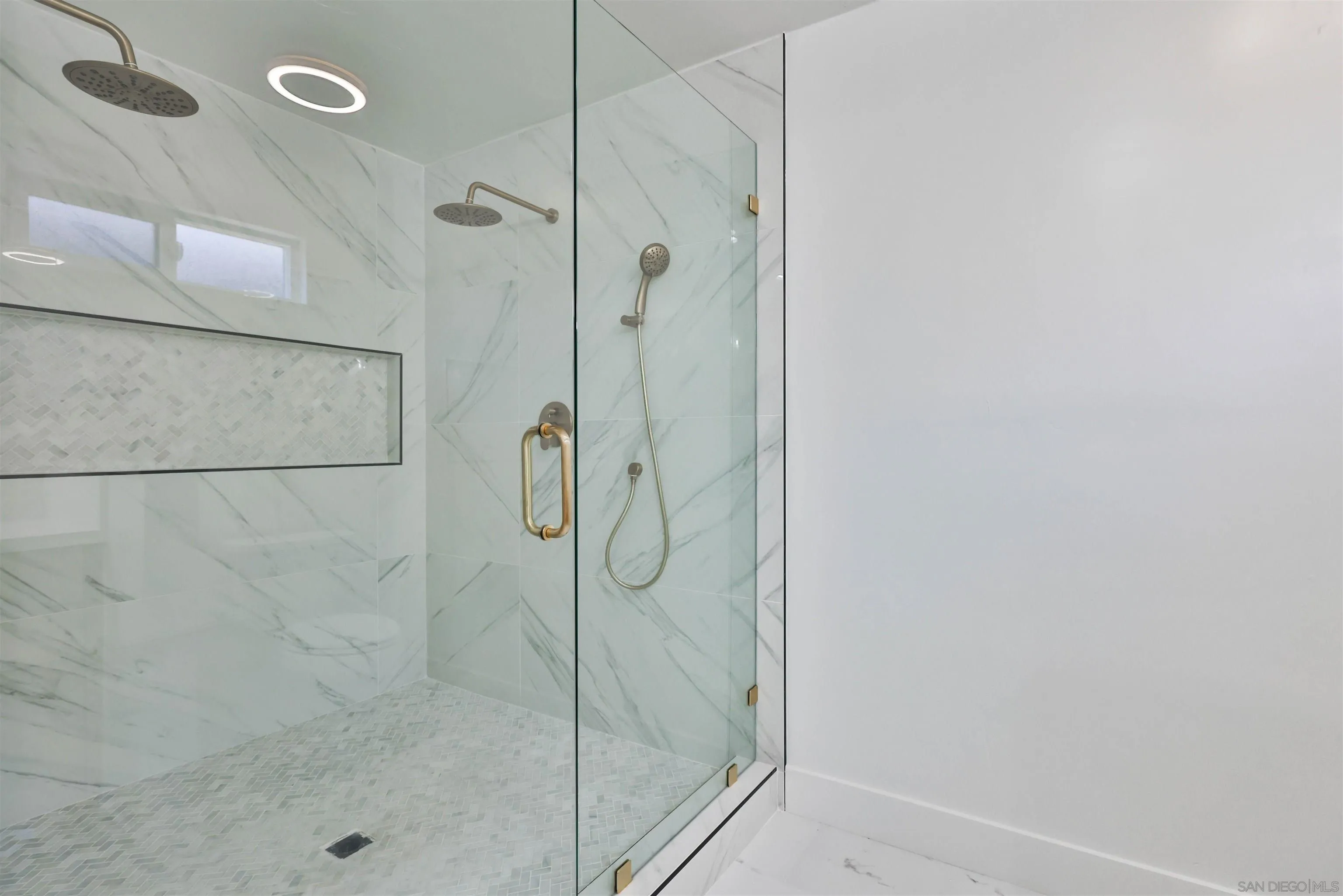 https://cdn.realtyfeed.com/cdn/127/220027850/588271505519c59aae72fa4a4ac3e7e8.webp
