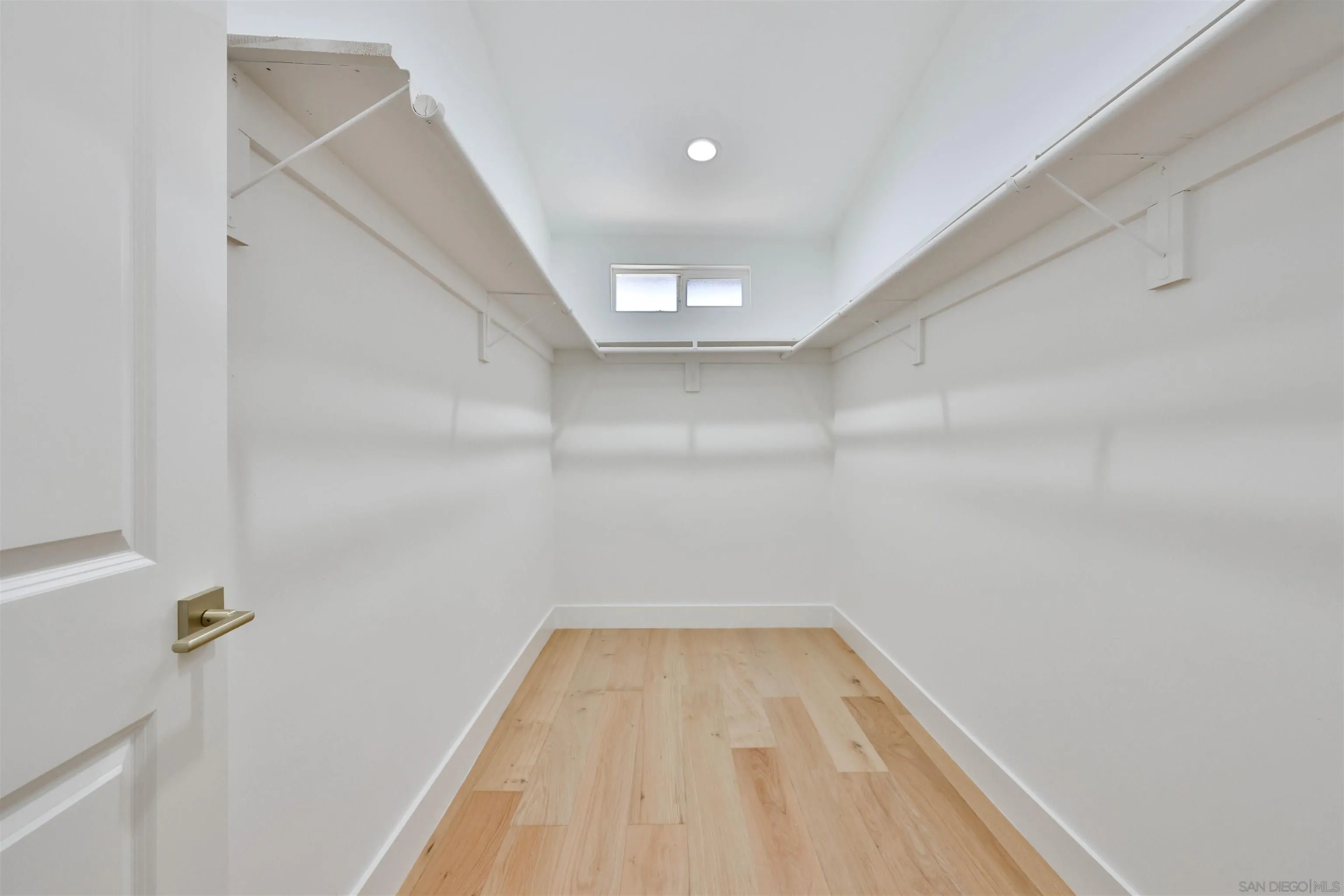 https://cdn.realtyfeed.com/cdn/127/220027850/946f0d6e9c0ec1e66c96c22efeb731cf.webp