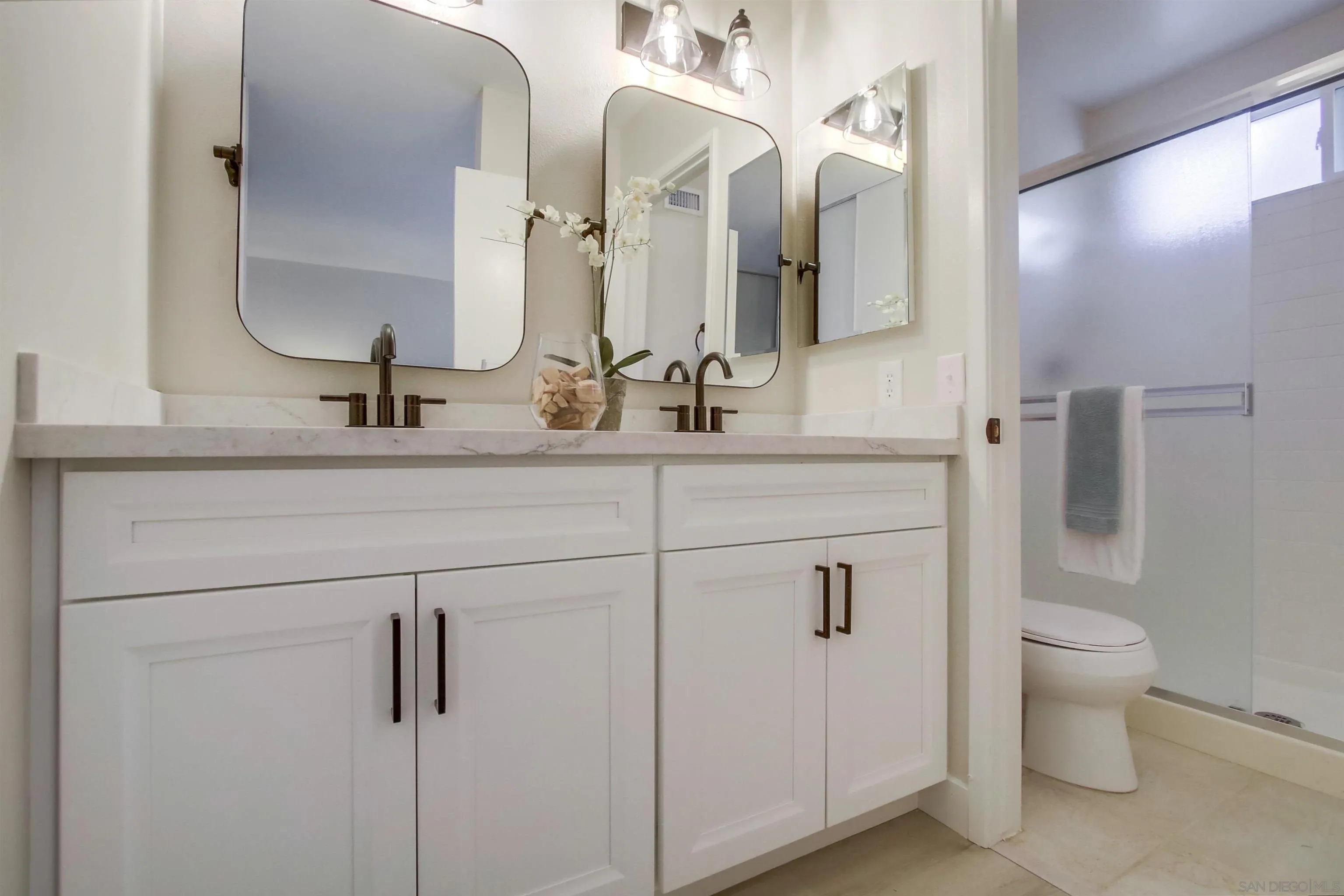 https://cdn.realtyfeed.com/cdn/127/220027860/0ebd503197584cfbdea8b4fc85423fed.webp