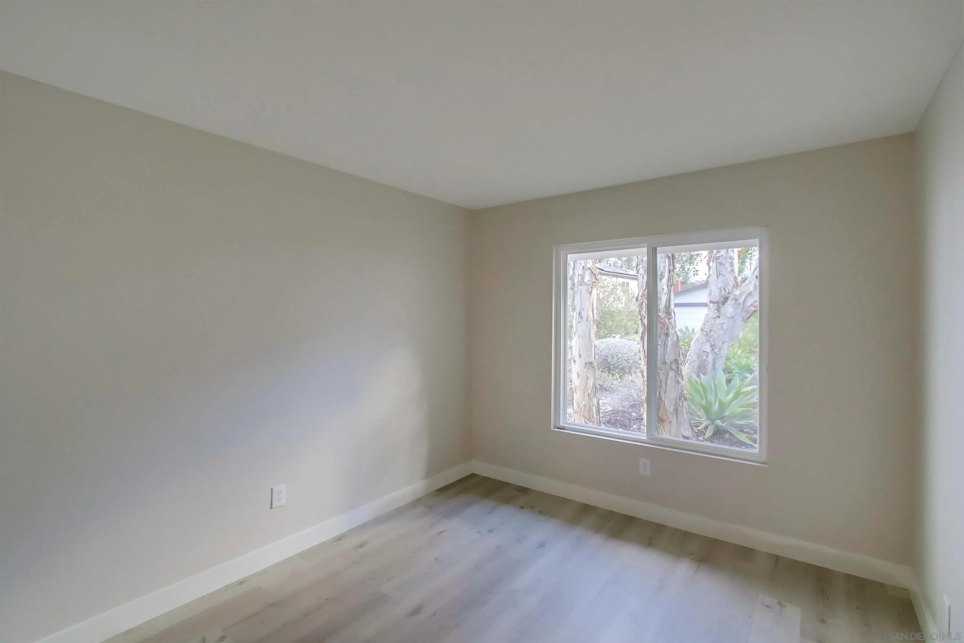 https://cdn.realtyfeed.com/cdn/127/220027860/1123800d278a364a0d9b8408bc1d8ef5.webp