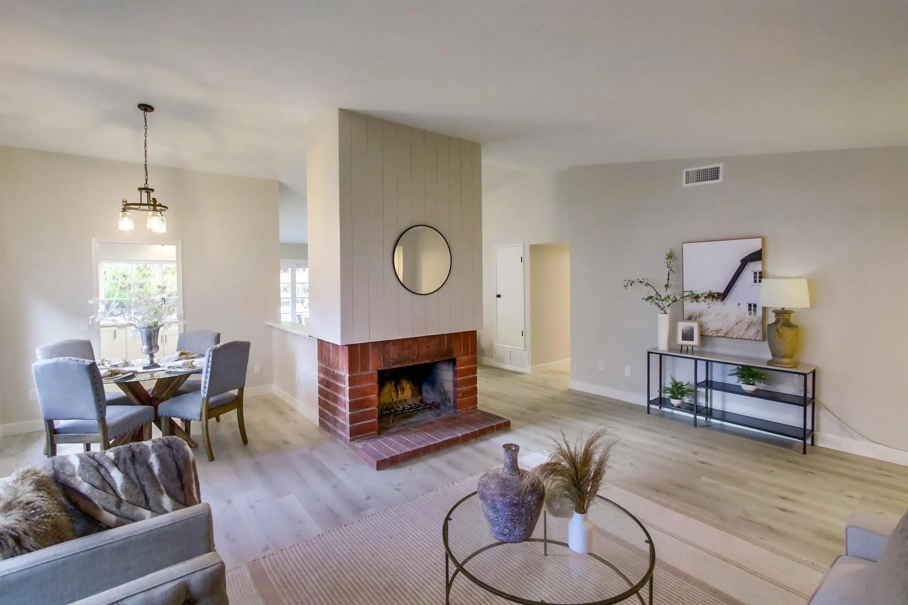 https://cdn.realtyfeed.com/cdn/127/220027860/211d30e80cdfefe714f421e8db1bd8b8.webp