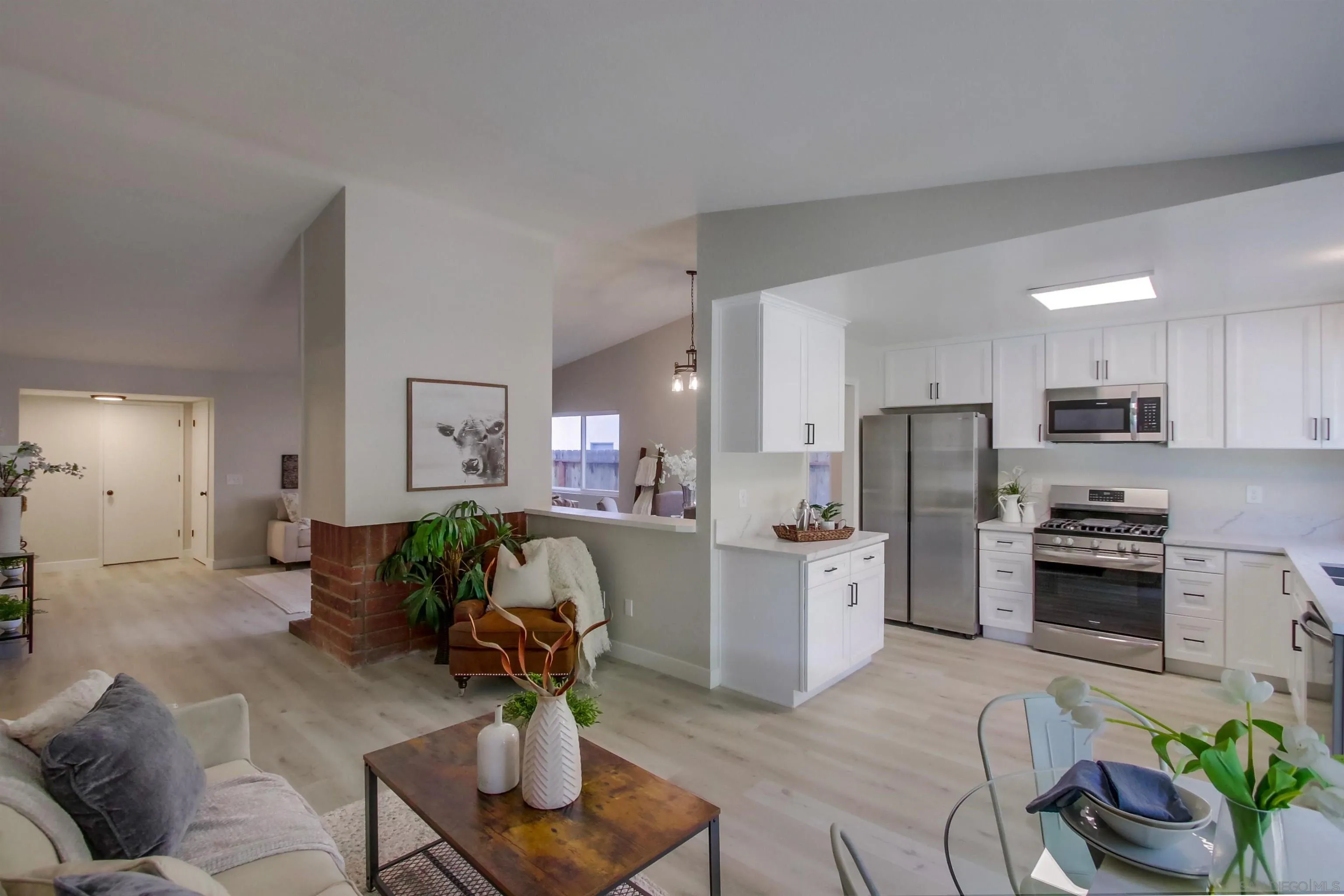 https://cdn.realtyfeed.com/cdn/127/220027860/4d0879c01c62ed8afbfa56b9621bf2a5.webp