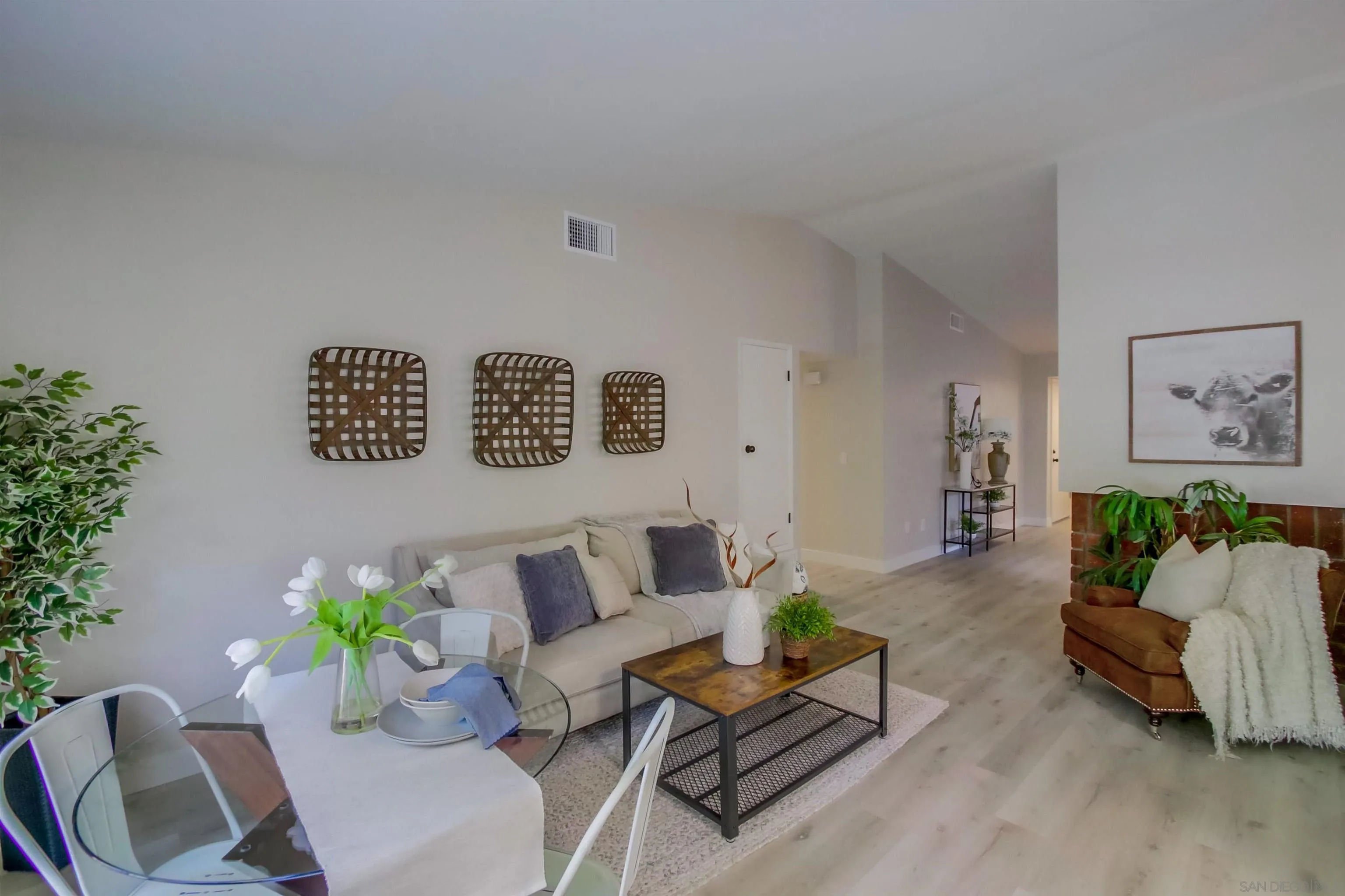 https://cdn.realtyfeed.com/cdn/127/220027860/530be359e5b99580abdd694d36d7279e.webp