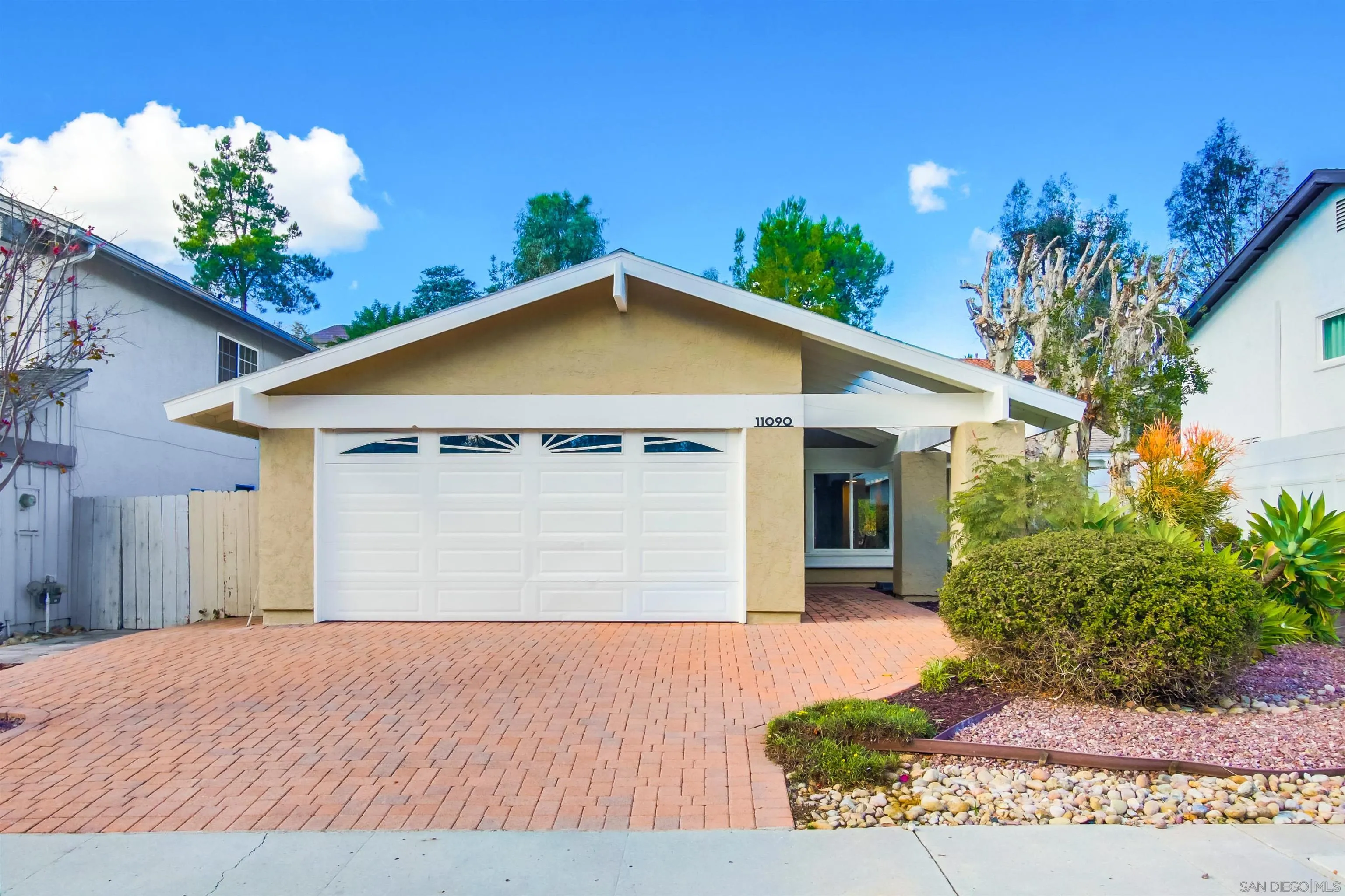https://cdn.realtyfeed.com/cdn/127/220027860/6c89c2bd377ecf70301a5c7b79e6ef40.webp